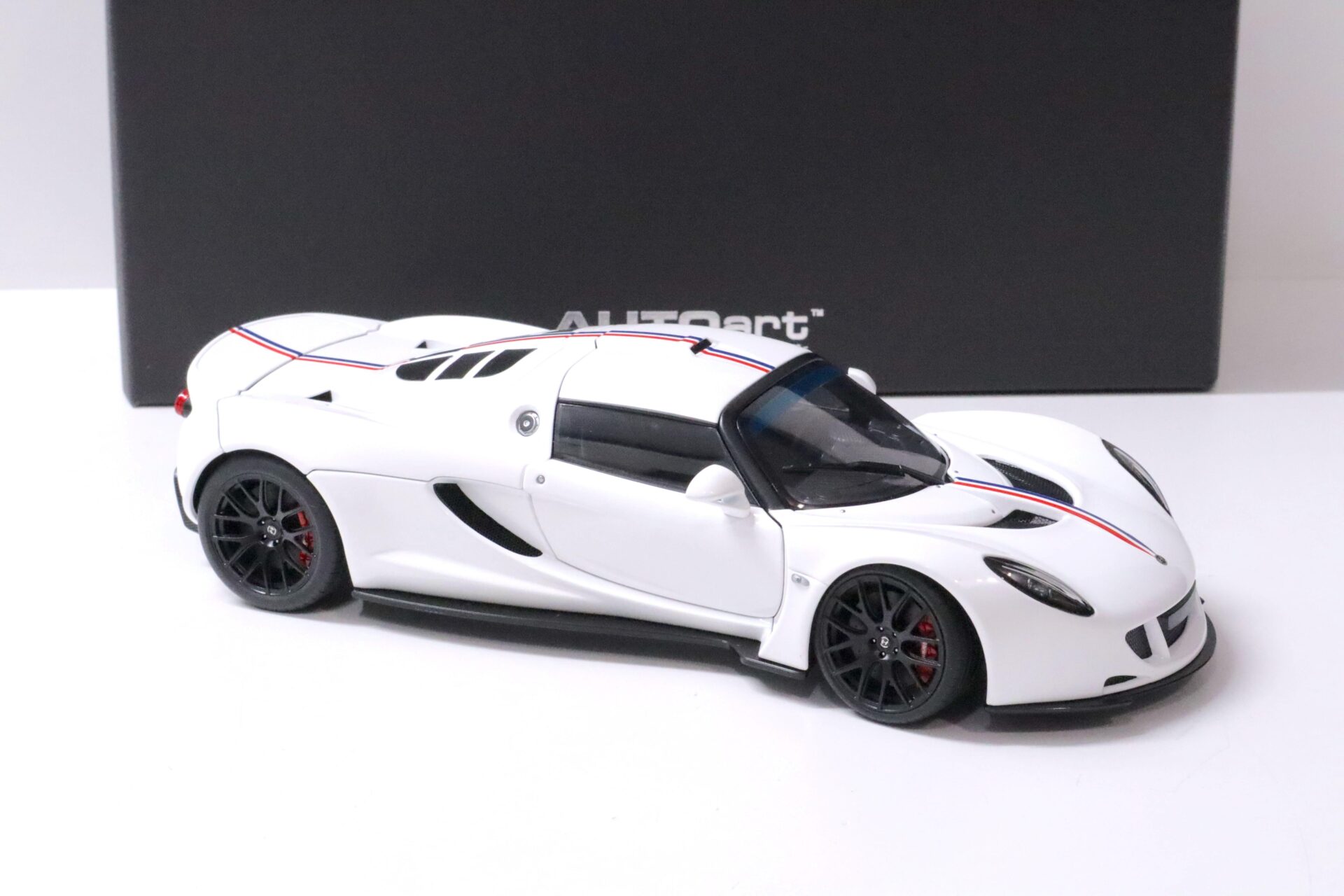 1:18 AUTOart Hennessey Venom GT Spyder 2010 white World Fastest Edition Die-Cast