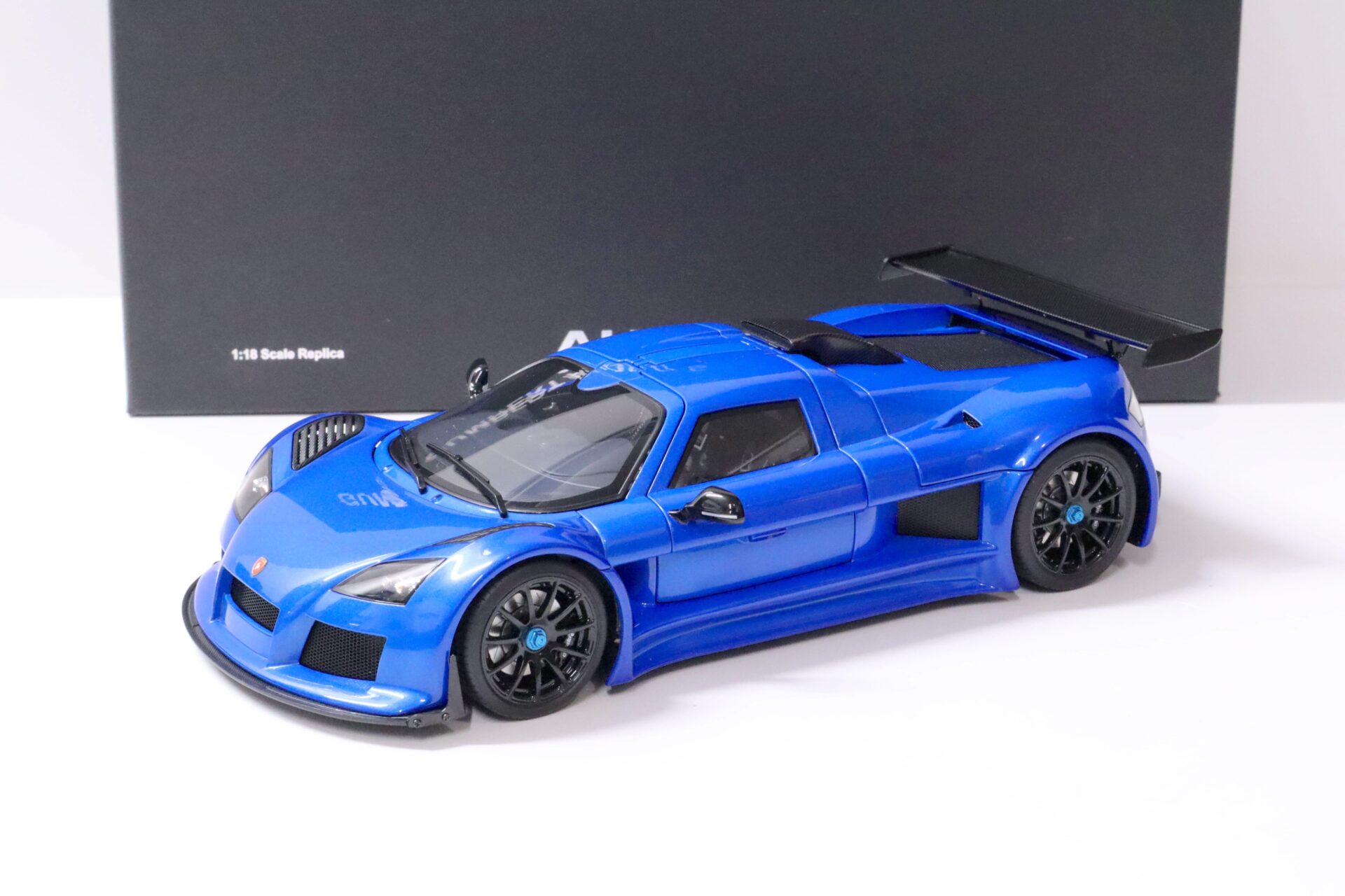 1:18 AUTOart Gumpert Apollo S blue metallic Die-Cast 71303
