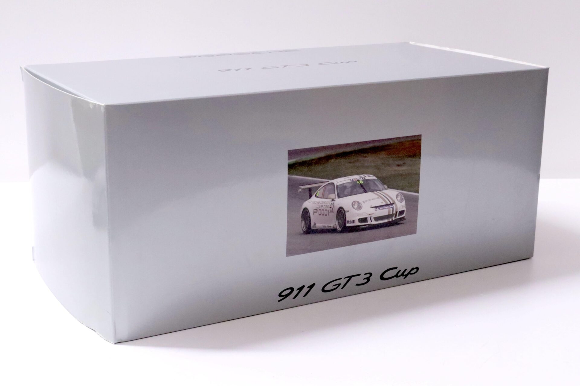 1:18 AUTOart Porsche 911 (997) GT3 CUP 2006 VIP CAR #40 white DEALER VERSION