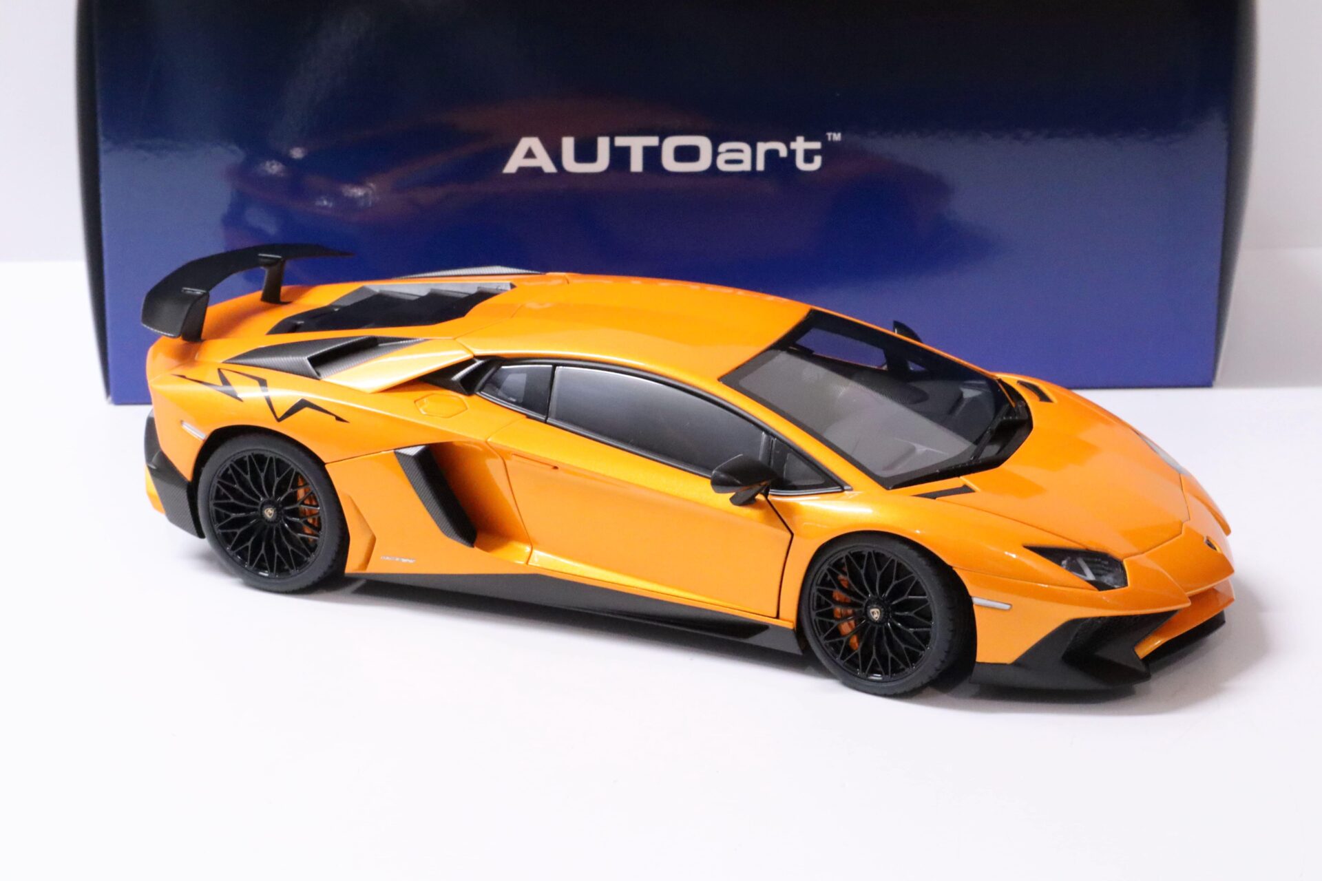 1:18 AUTOart Lamborghini Aventador LP750-4 SV Arancio Atlas/ pearl orange