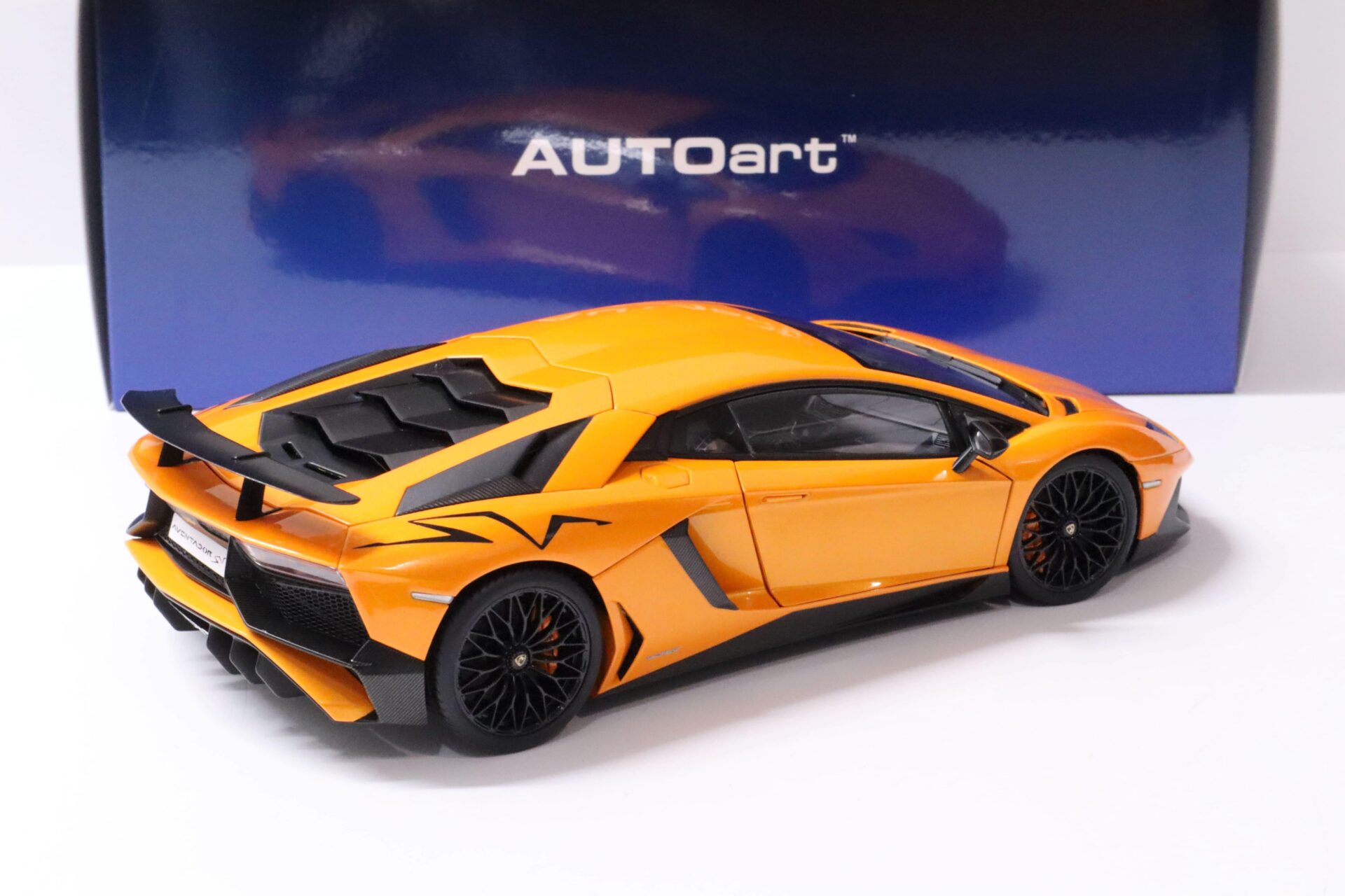 1:18 AUTOart Lamborghini Aventador LP750-4 SV Arancio Atlas/ pearl orange