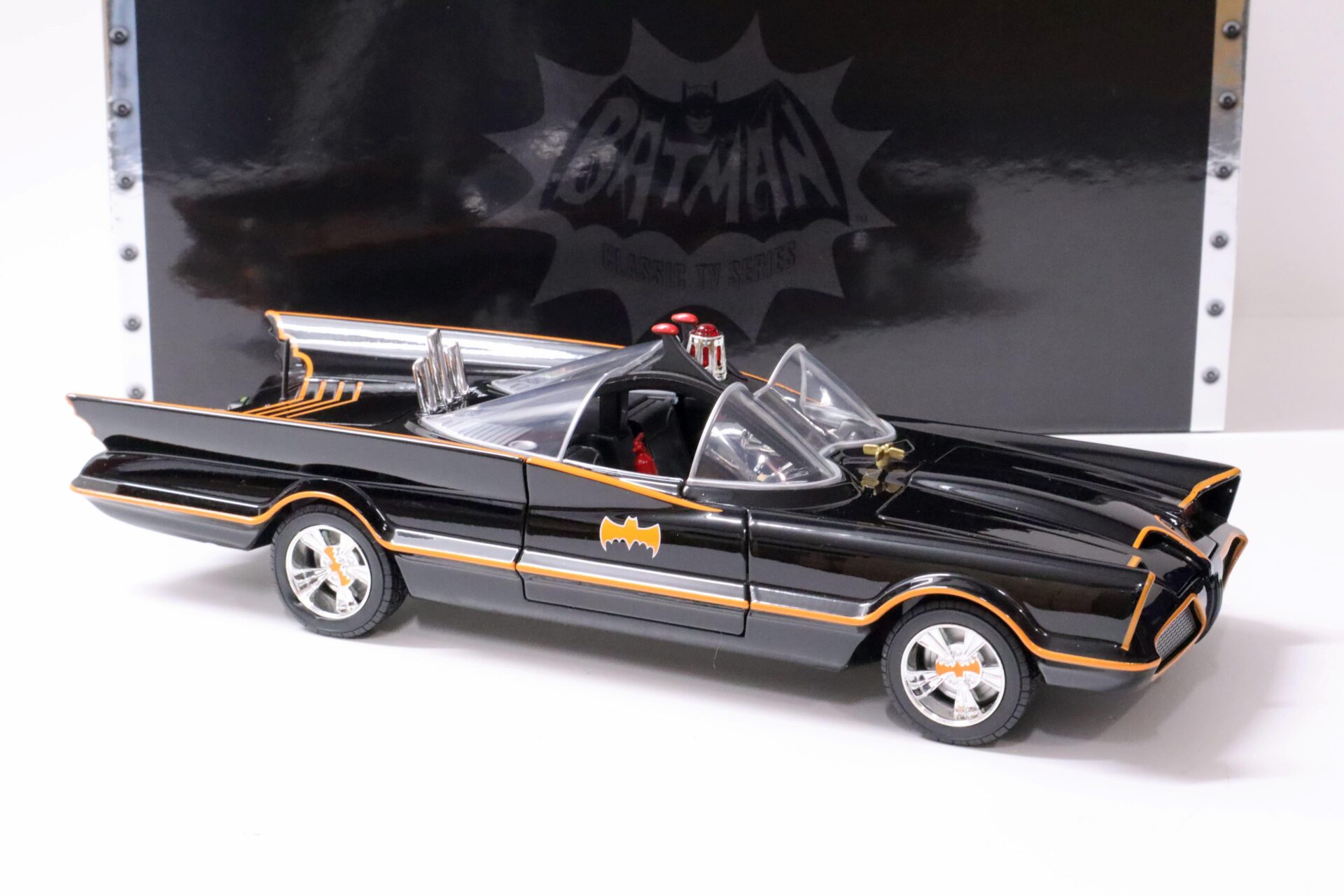 1:18 Jada Toys 1966 Batmobile Batman Classic TV Series + Figuren + Lights