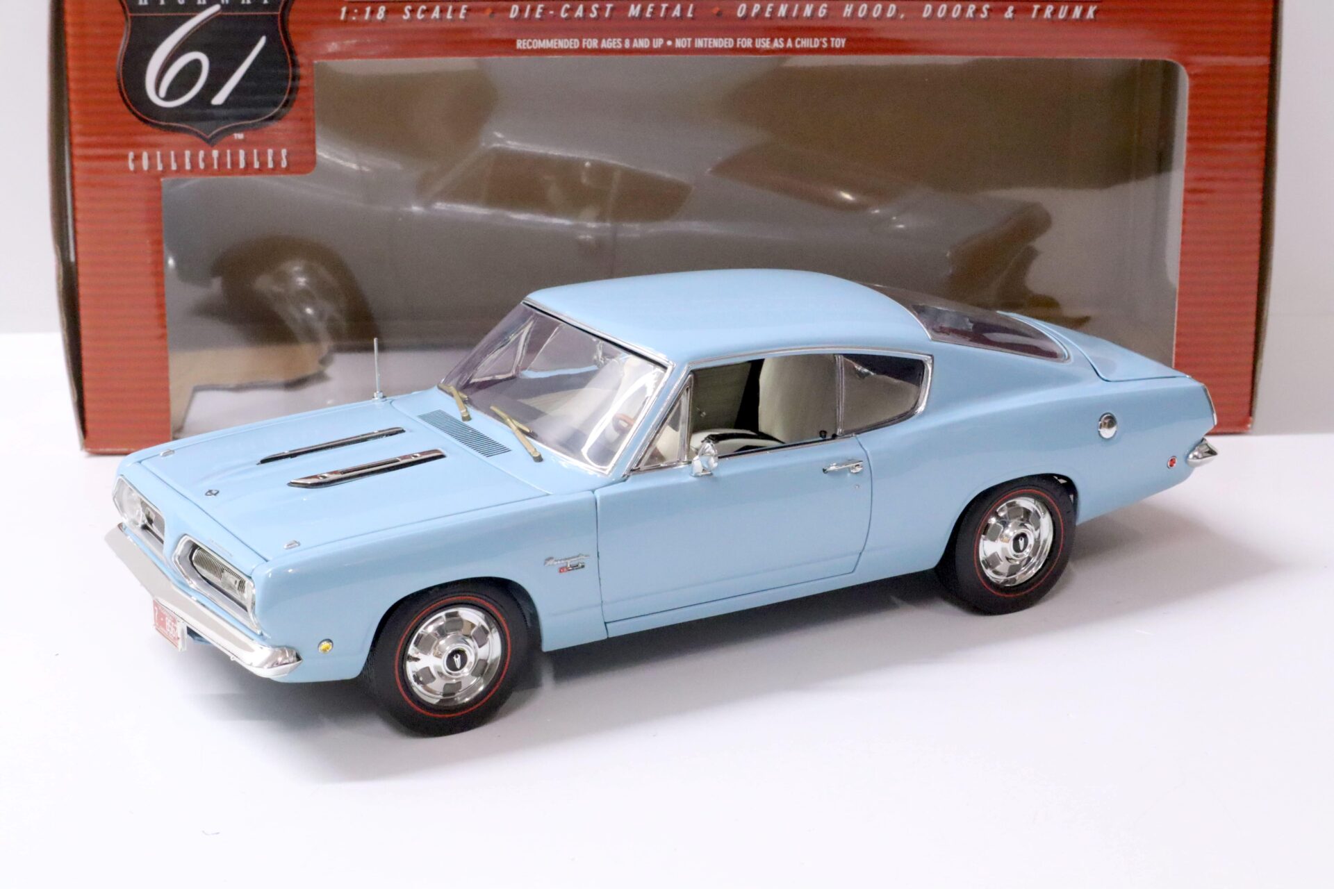 ID 61819 orig.jpg 1:18 Highway61 Plymouth Barracuda Coupe 1968 light blue