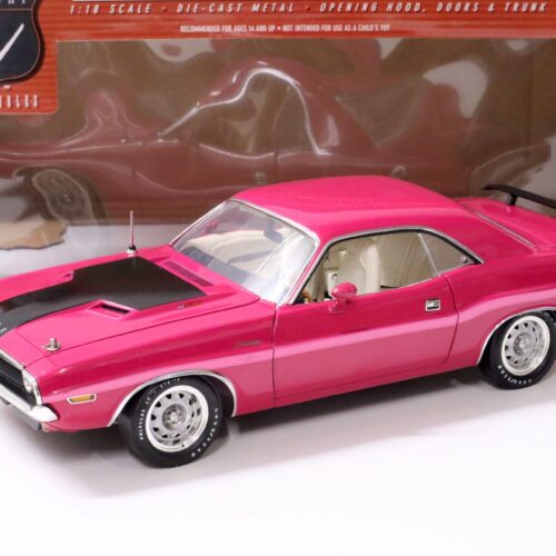 1:18 Highway61 Dodge Challenger R/T 440 Six Pack Coupe Panther pink 50556SC