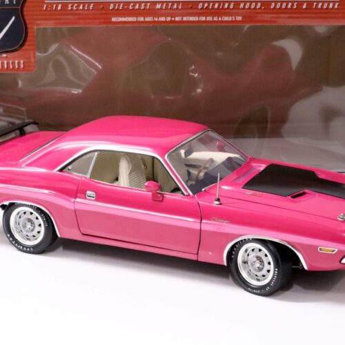1:18 Highway61 Dodge Challenger R/T 440 Six Pack Coupe Panther pink 50556SC