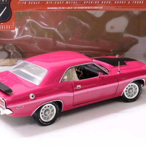 1:18 Highway61 Dodge Challenger R/T 440 Six Pack Coupe Panther pink 50556SC