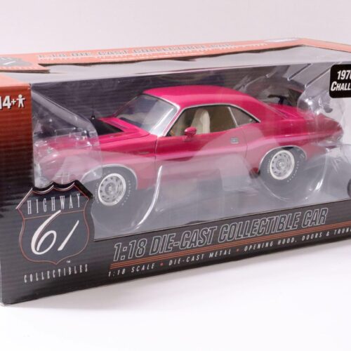 1:18 Highway61 Dodge Challenger R/T 440 Six Pack Coupe Panther pink 50556SC