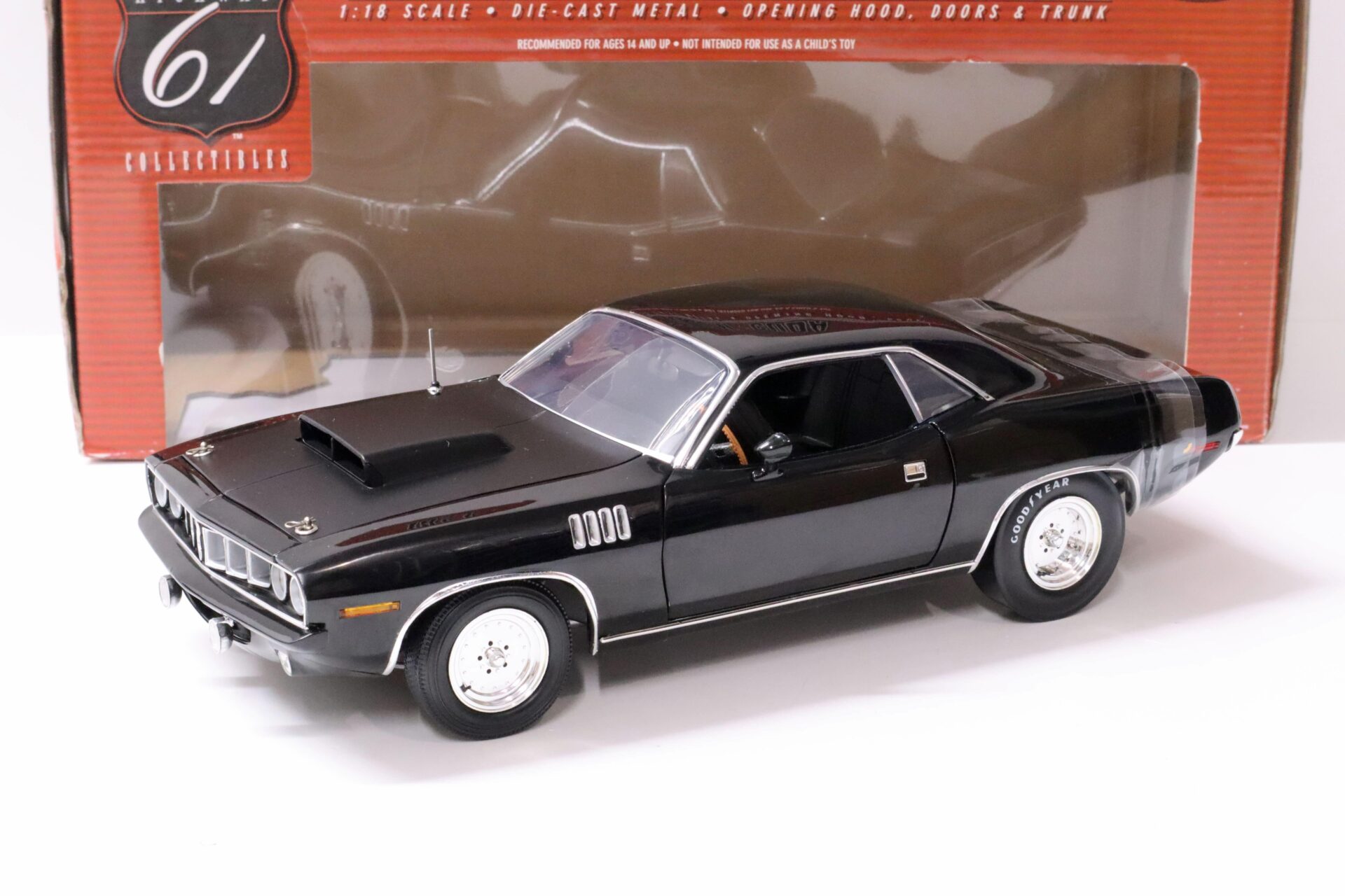 ID 61843 orig.jpg 1:18 Highway61 Plymouth Cuda Super Street 528 Hemi Coupe 1971 black