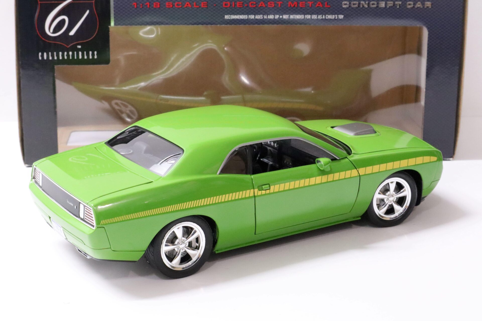1:18 Highway61 Plymouth Cuda Concept Car 2009 Sublime green/ yellow stripe