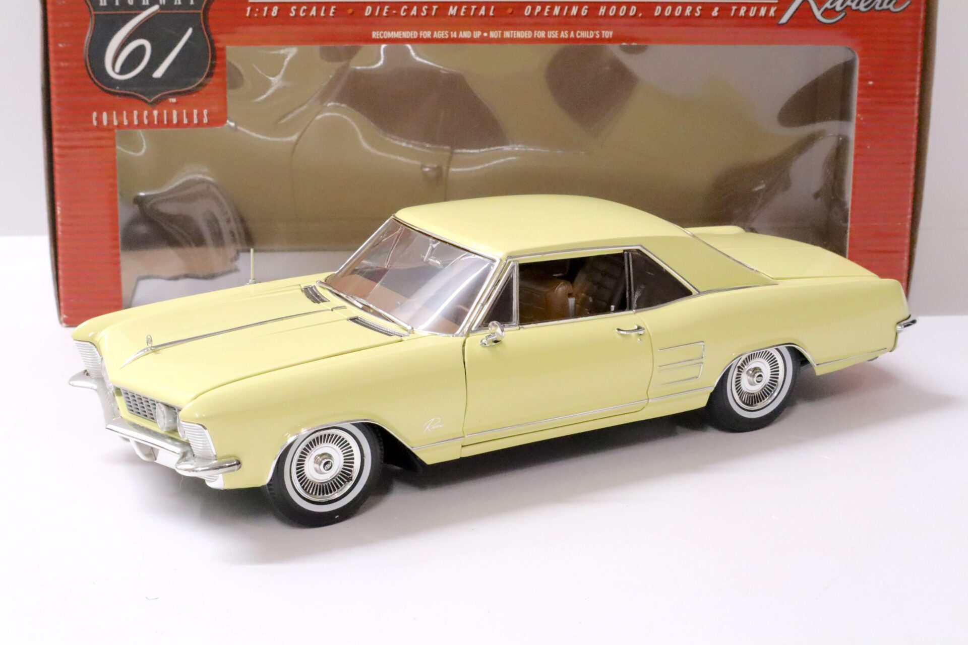 1:18 Highway61 Buick Riviera Coupe 1964 yellow 50679