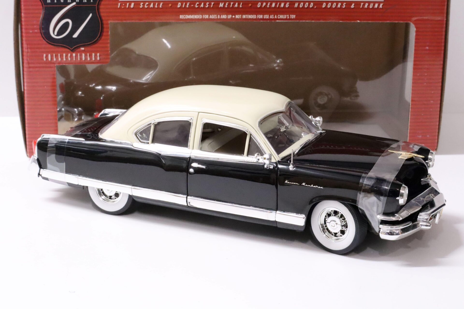 1:18 Highway61 Kaiser Manhattan 1953 black/ white 50435
