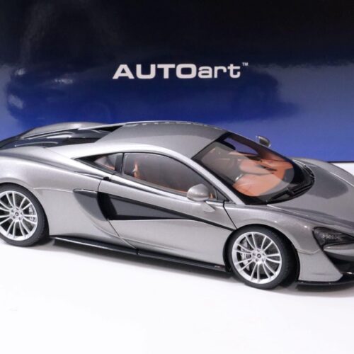 1:18 AUTOart McLaren 570S Coupe 2015 Blade silver/ silver wheels 76043