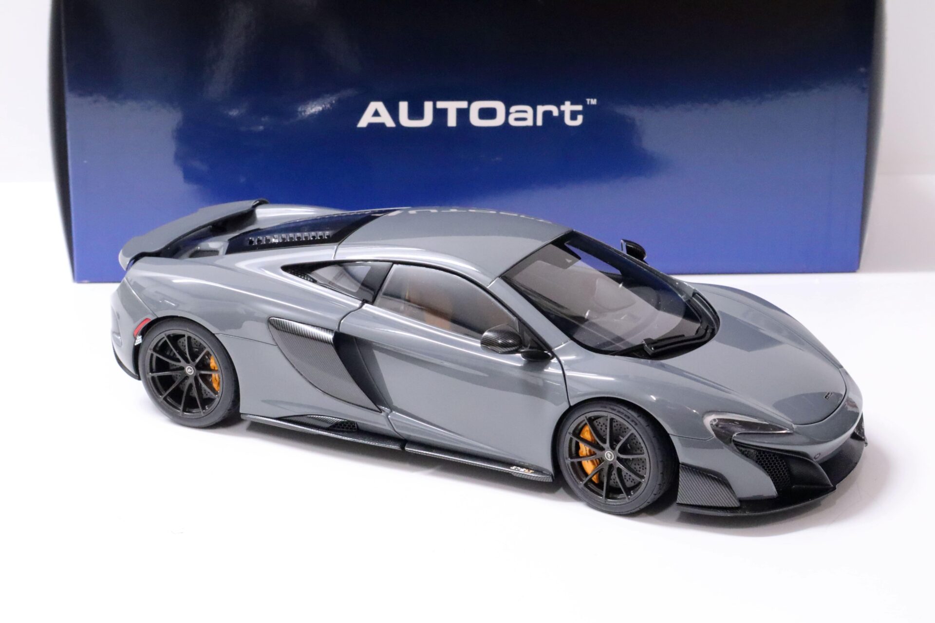 1:18 AUTOart McLAREN 675 LT Coupe 2016 Chicane grey 76047