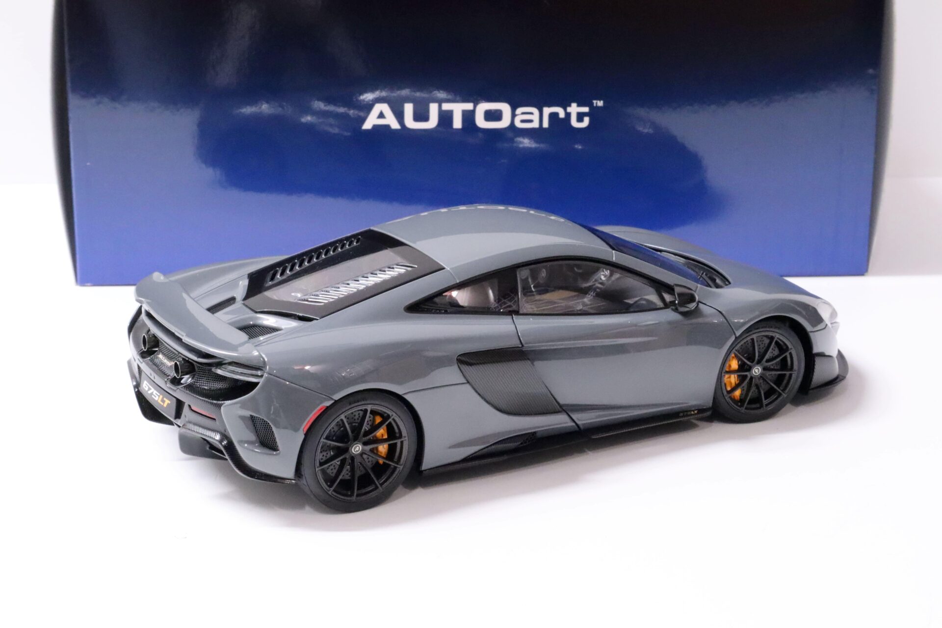 1:18 AUTOart McLAREN 675 LT Coupe 2016 Chicane grey 76047
