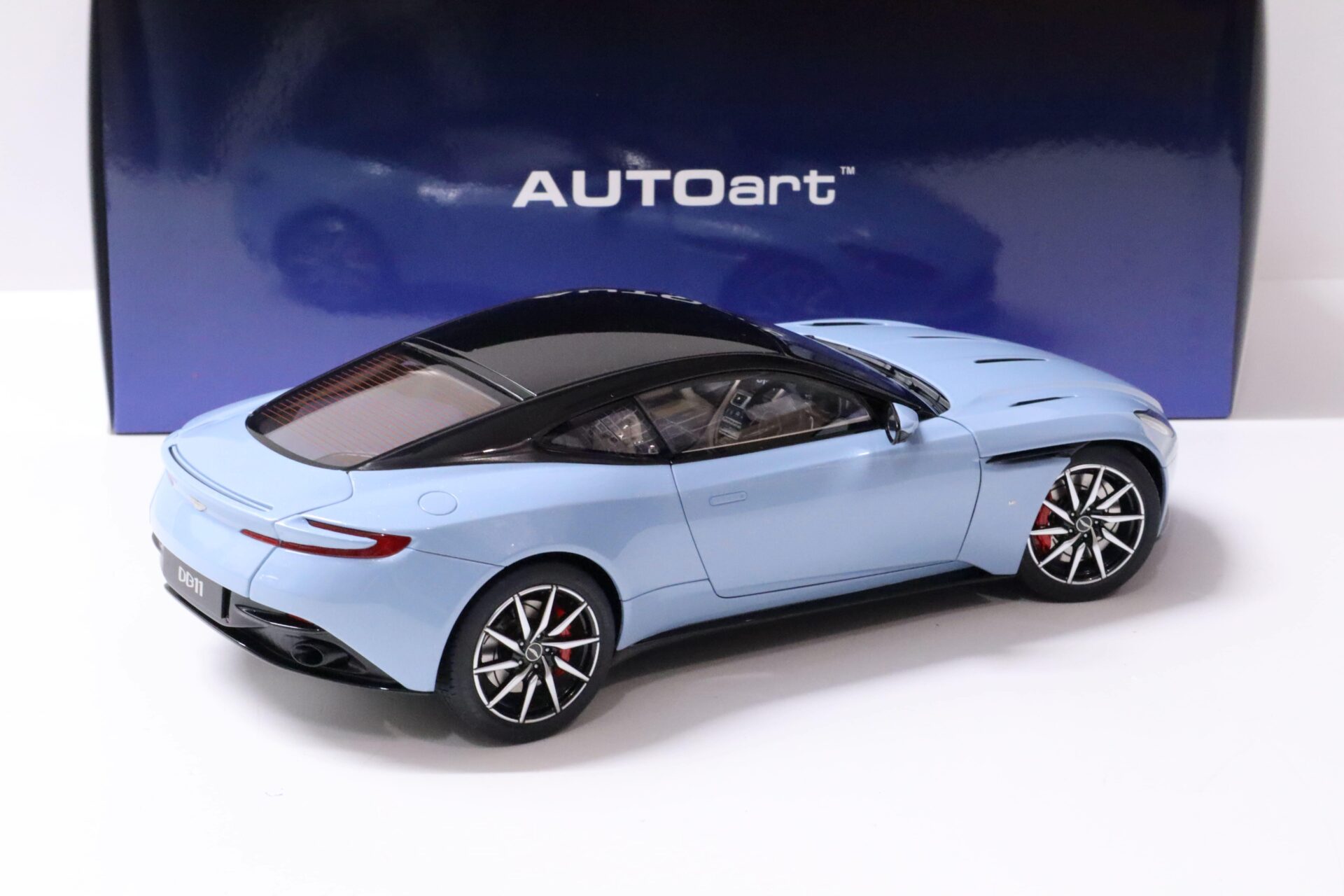 1:18 AUTOart Aston Martin DB11 Coupe Q Frosted Glass blue 70268
