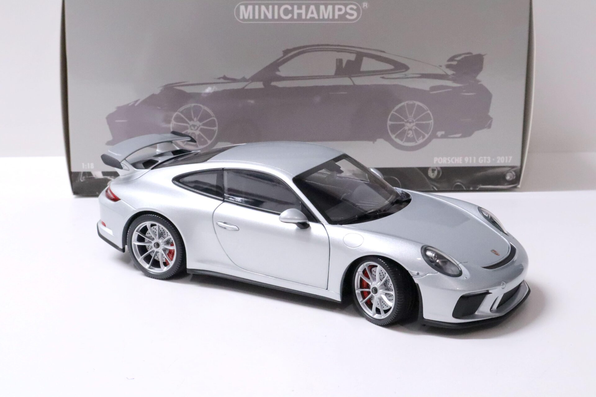 1:18 Minichamps Porsche 911 (991) GT3 silver 2017 North America
