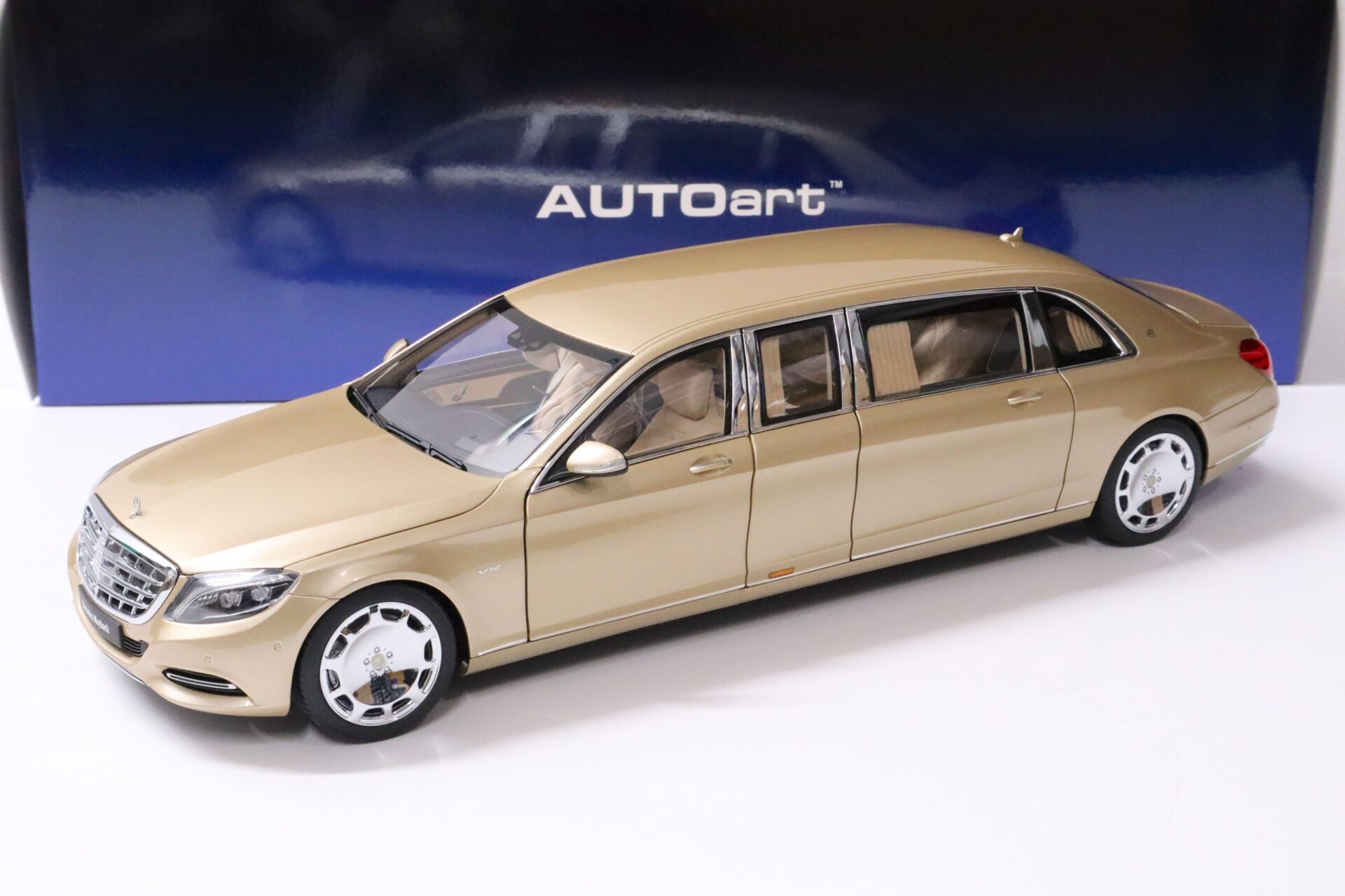 1:18 AUTOart Mercedes - Maybach S600 S-Klasse Pullman Limousine gold