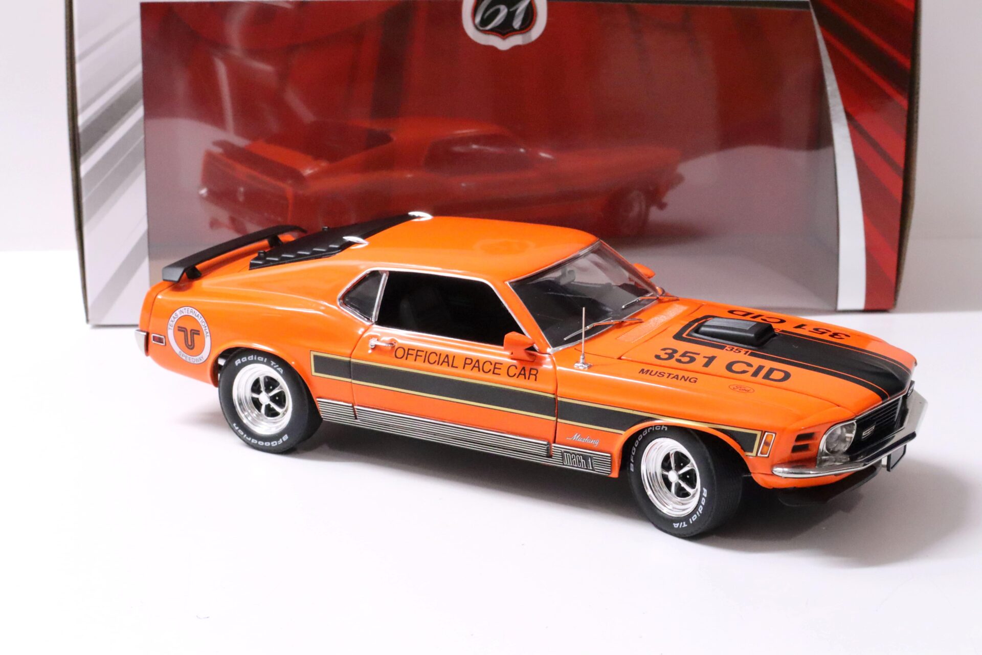 1:18 Highway61 Ford Mustang Mach 1 Coupe 1970 orange Pace Car Texas Speedway