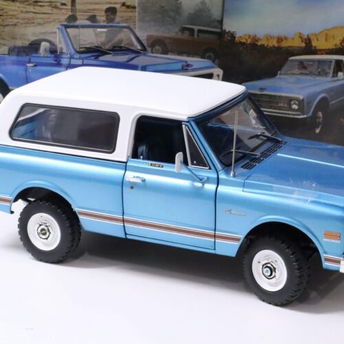 1:18 ACME 1970 Chevrolet K5 Blazer with removable Hardtop blue/ white