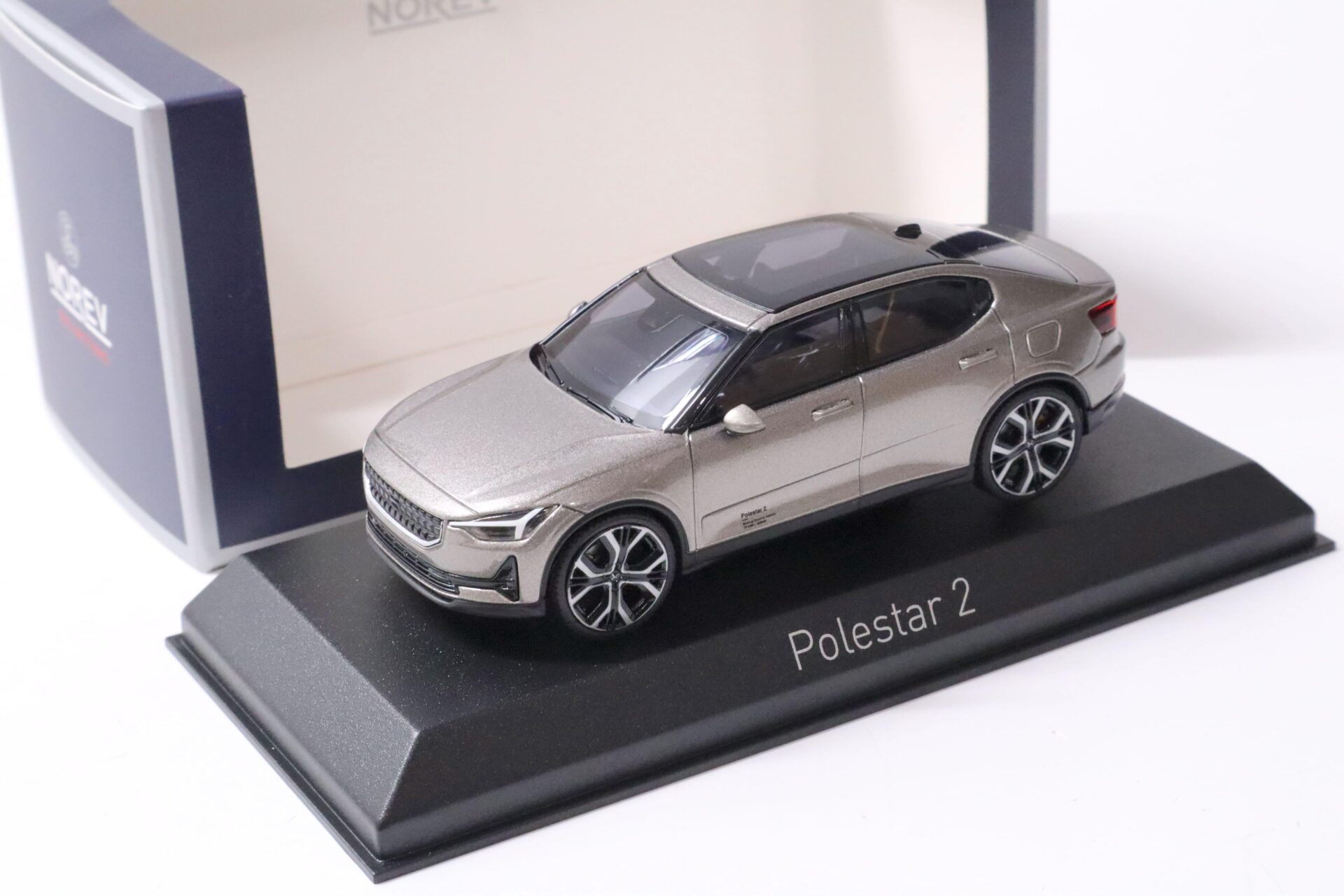 ID 62234 orig.jpg 1:43 Norev Polestar 2 Moon metallic 2021