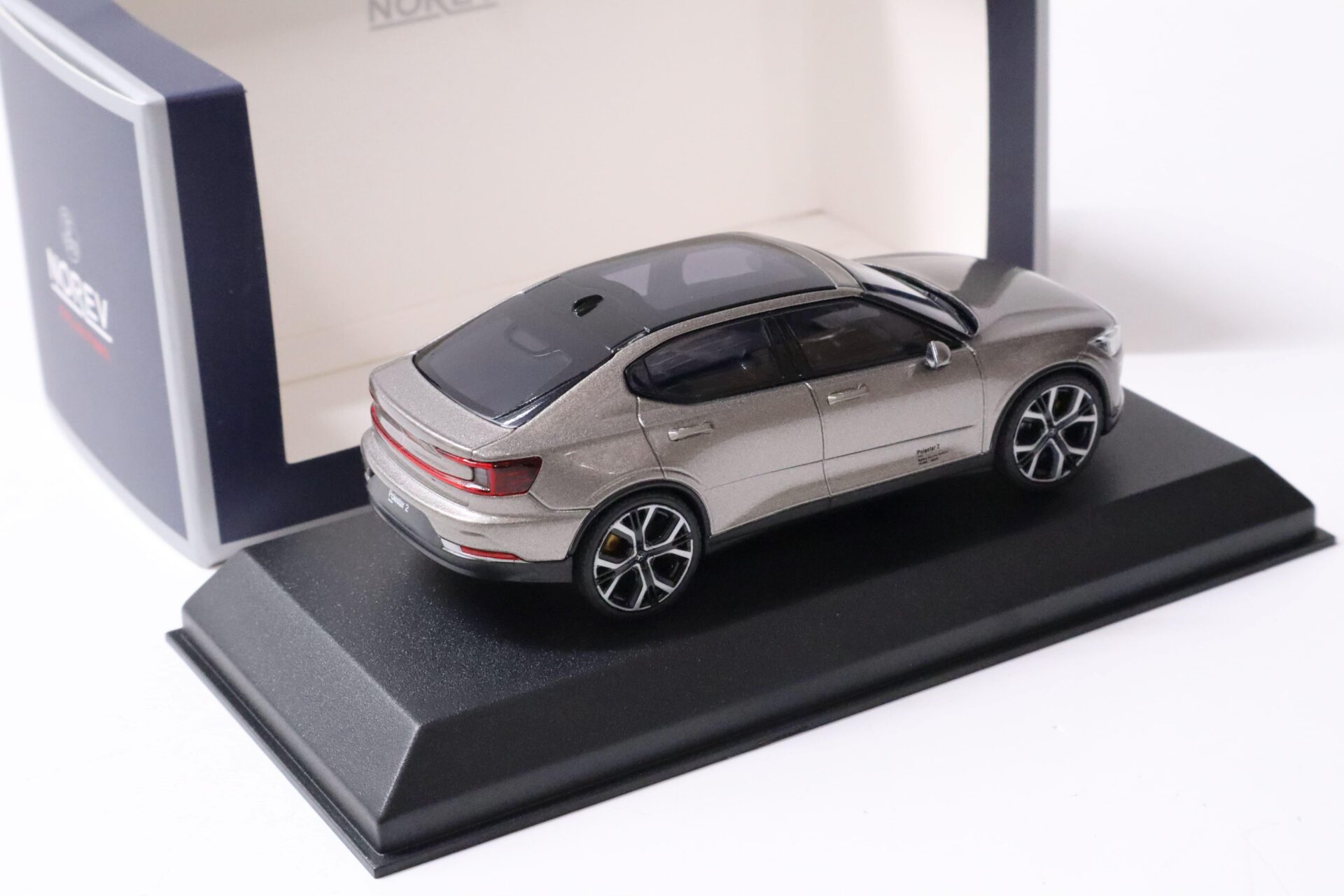 1:43 Norev Polestar 2 Moon metallic 2021