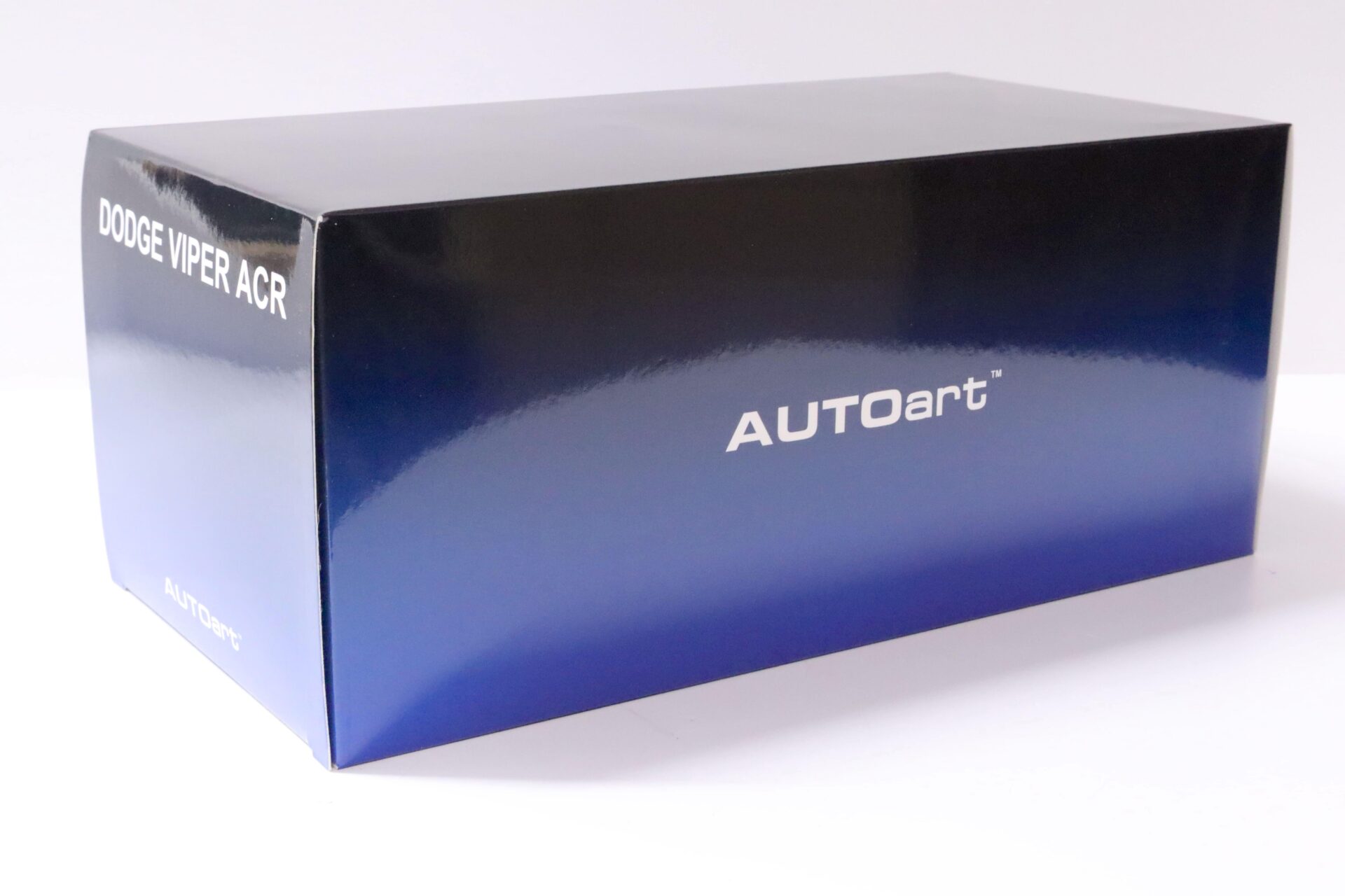 1:18 AUTOart Dodge Viper GTS-R Commemorative Edition ACR 2017 pearl white/ blue stripes