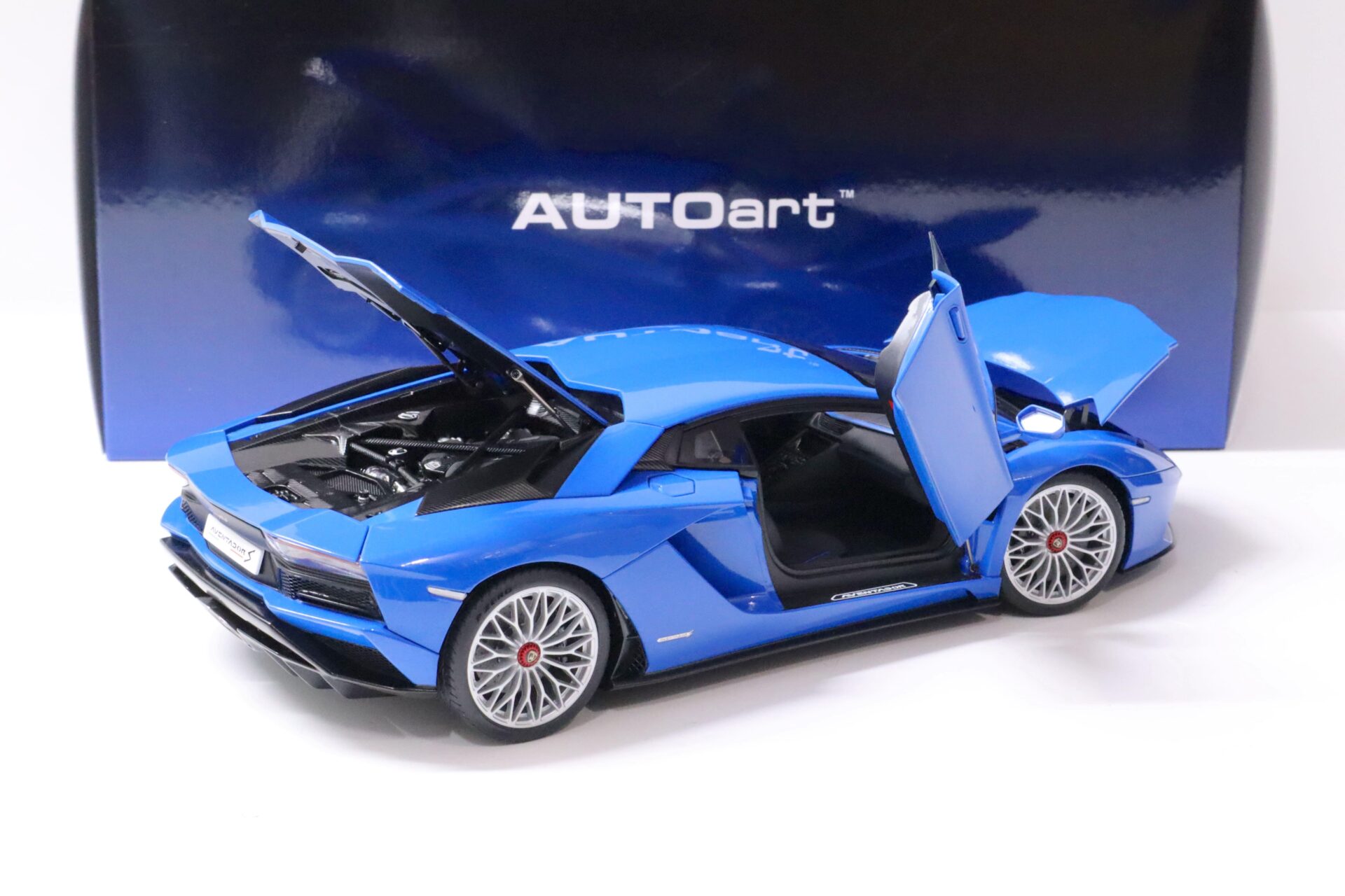 1:18 AUTOart Lamborghini Aventador S Coupe 2017 Blu Nila/ pearl blue