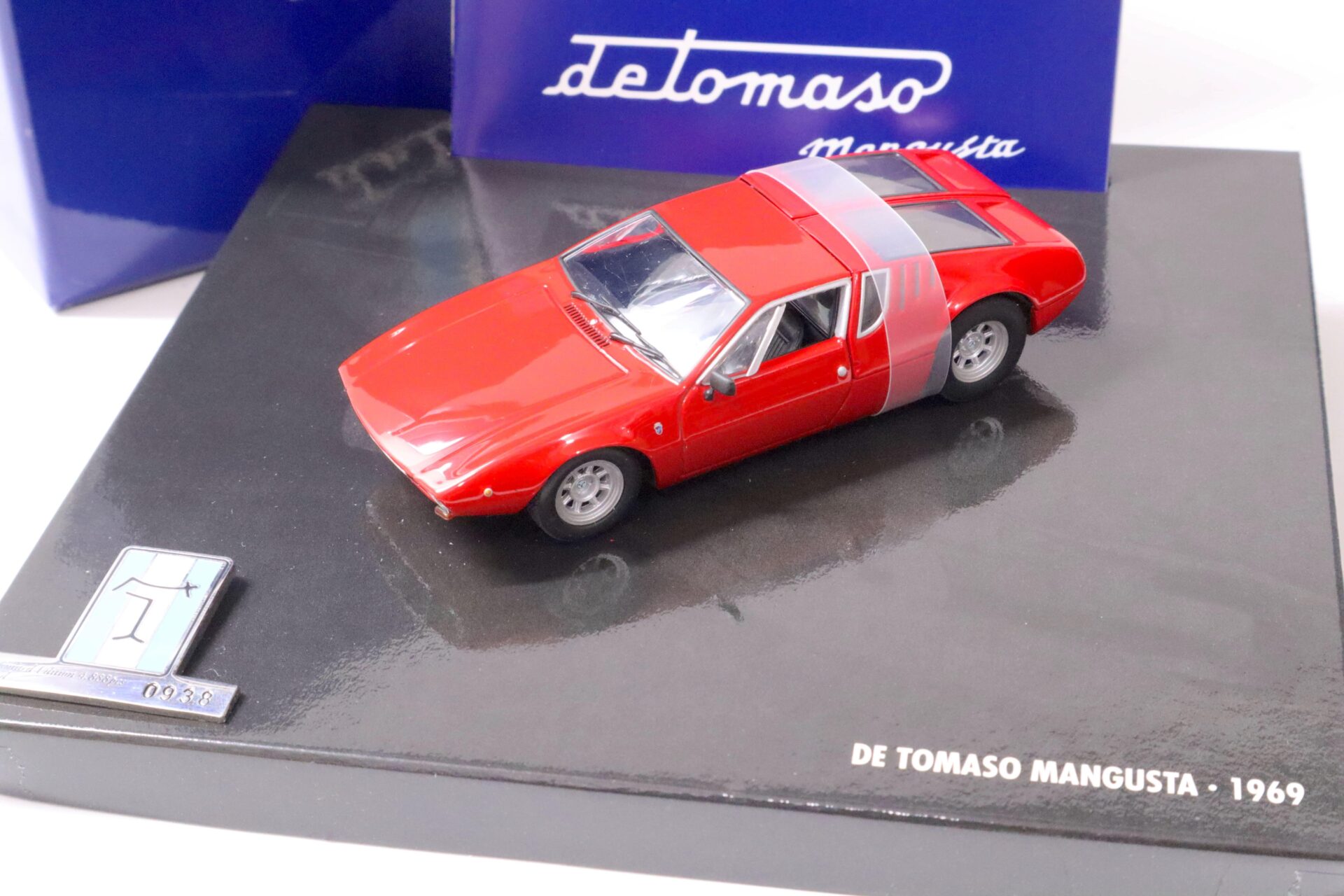 ID 62487 orig.jpg 1:43 Minichamps De Tomaso Mangusta Coupe 1969 red
