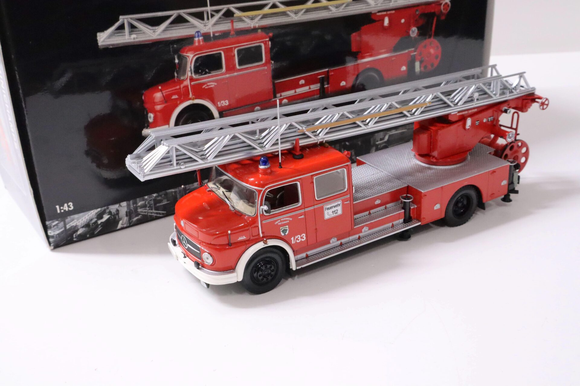 1:43 Minichamps Mercedes 1113 Aerial Ladder Drehleiter Feuerwehr 1966 red