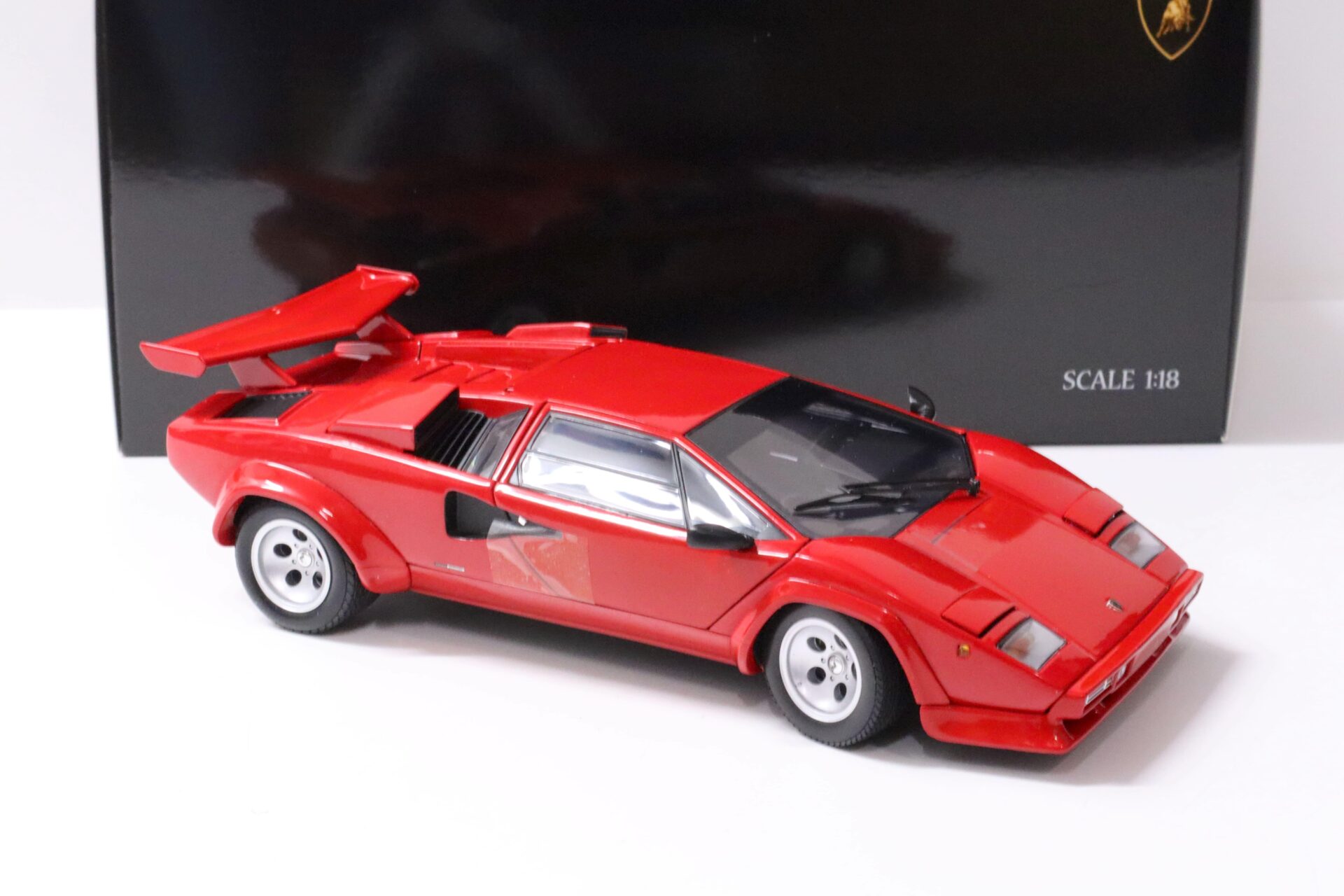 1:18 Kyosho Lamborghini Countach LP500S Coupe red 08320B