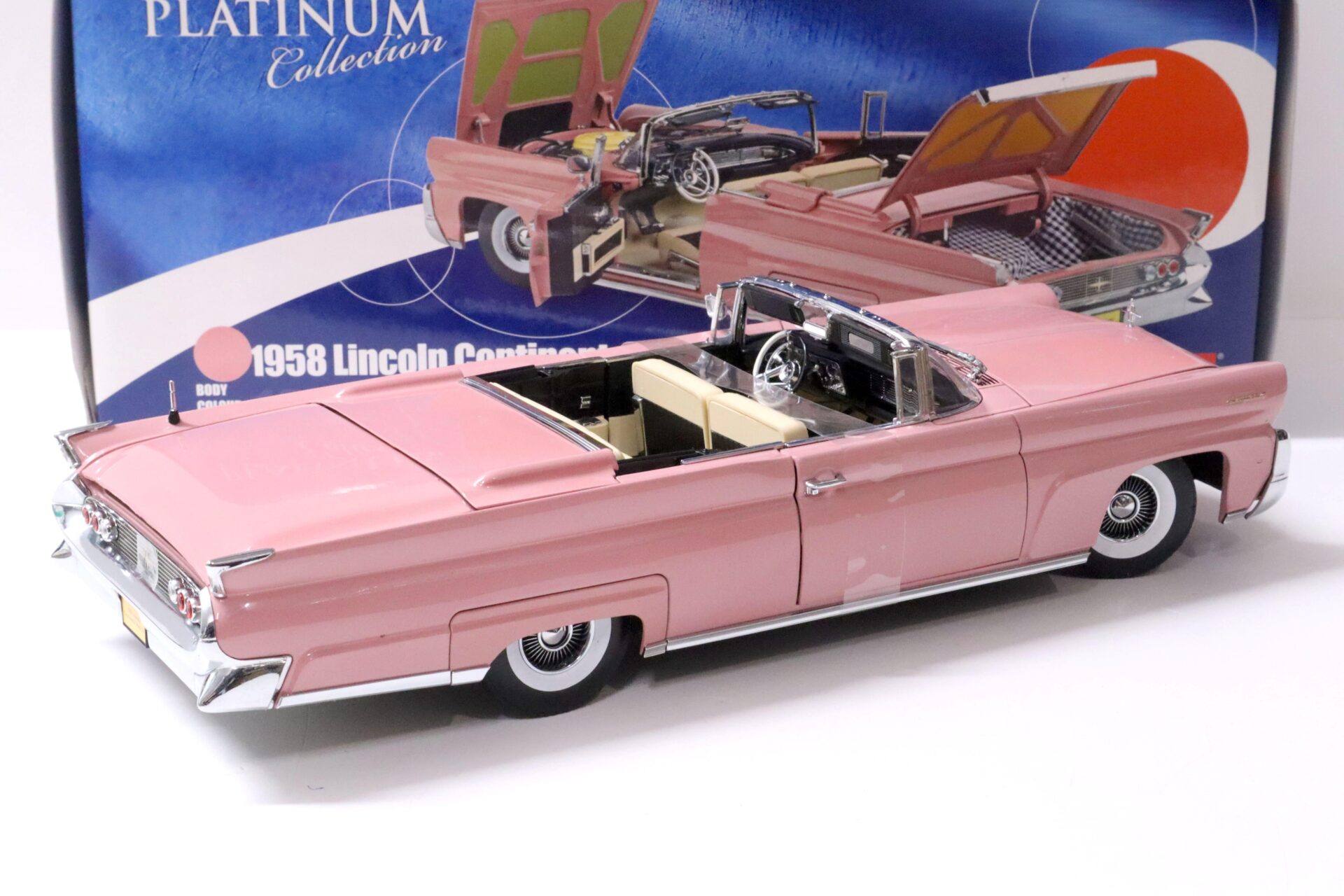 1:18 Sun Star 1958 Lincoln Continental MKIII Convertible Autumn Rose