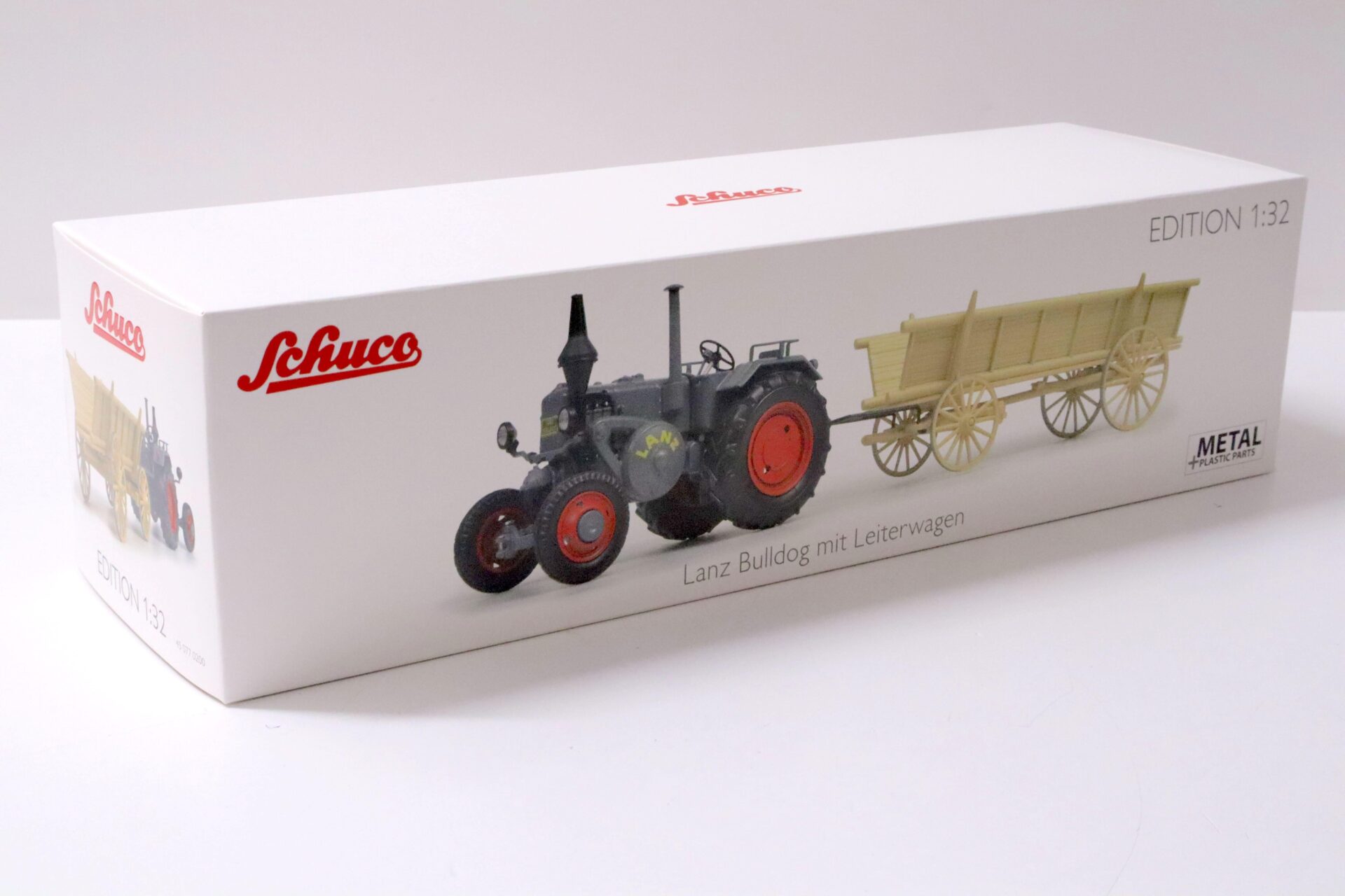 1:32 Schuco Lanz Bulldog mit Leiterwagen grey/ beige