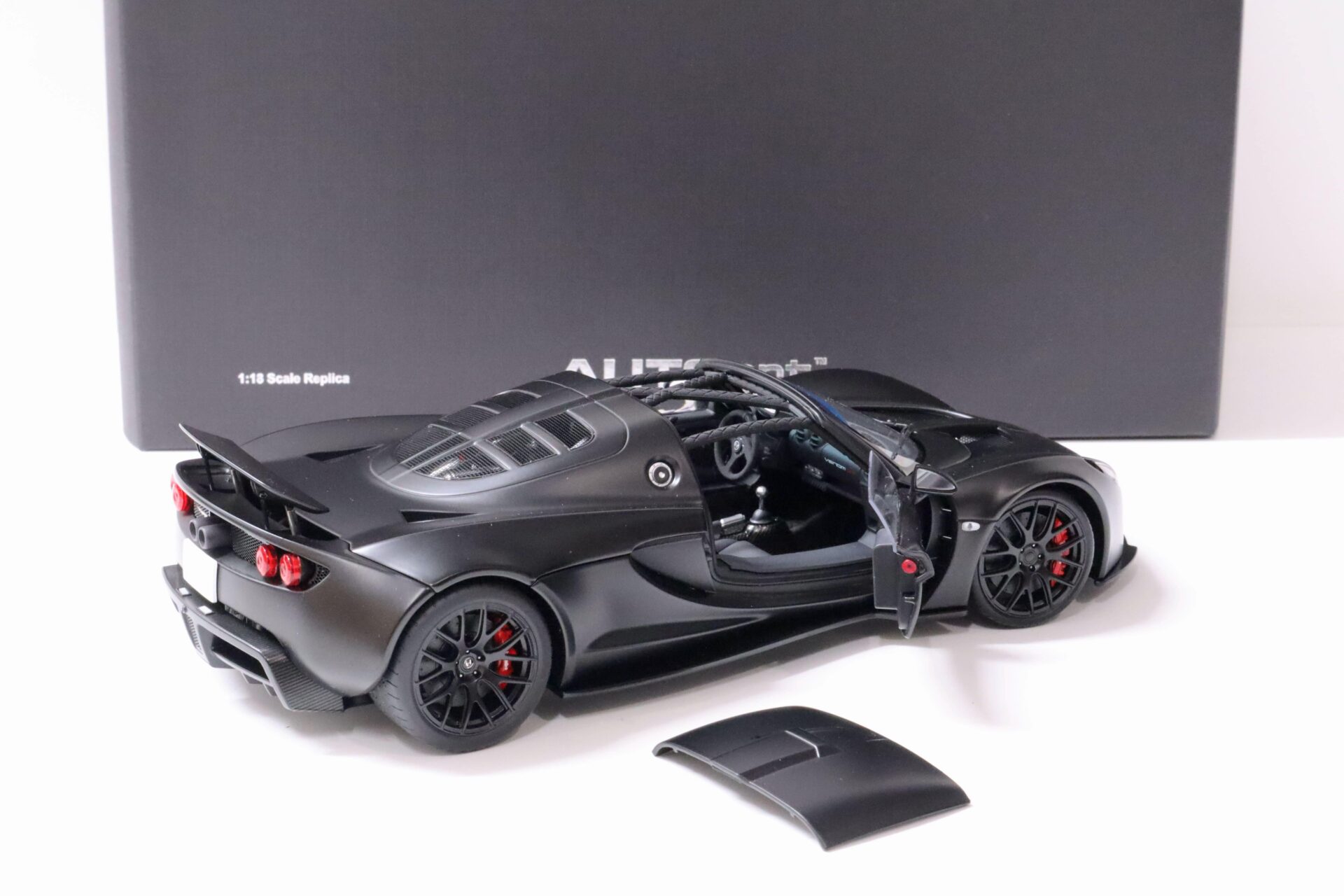 1:18 AUTOart Hennessey Venom GT Spyder 2010 matt Carbon black Die-Cast