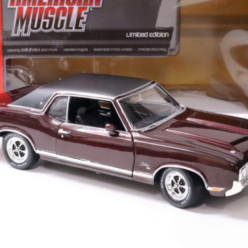 1:18 Auto World 1970 Oldsmobile Cutlass SX "Class of 1970" burgundy dark red