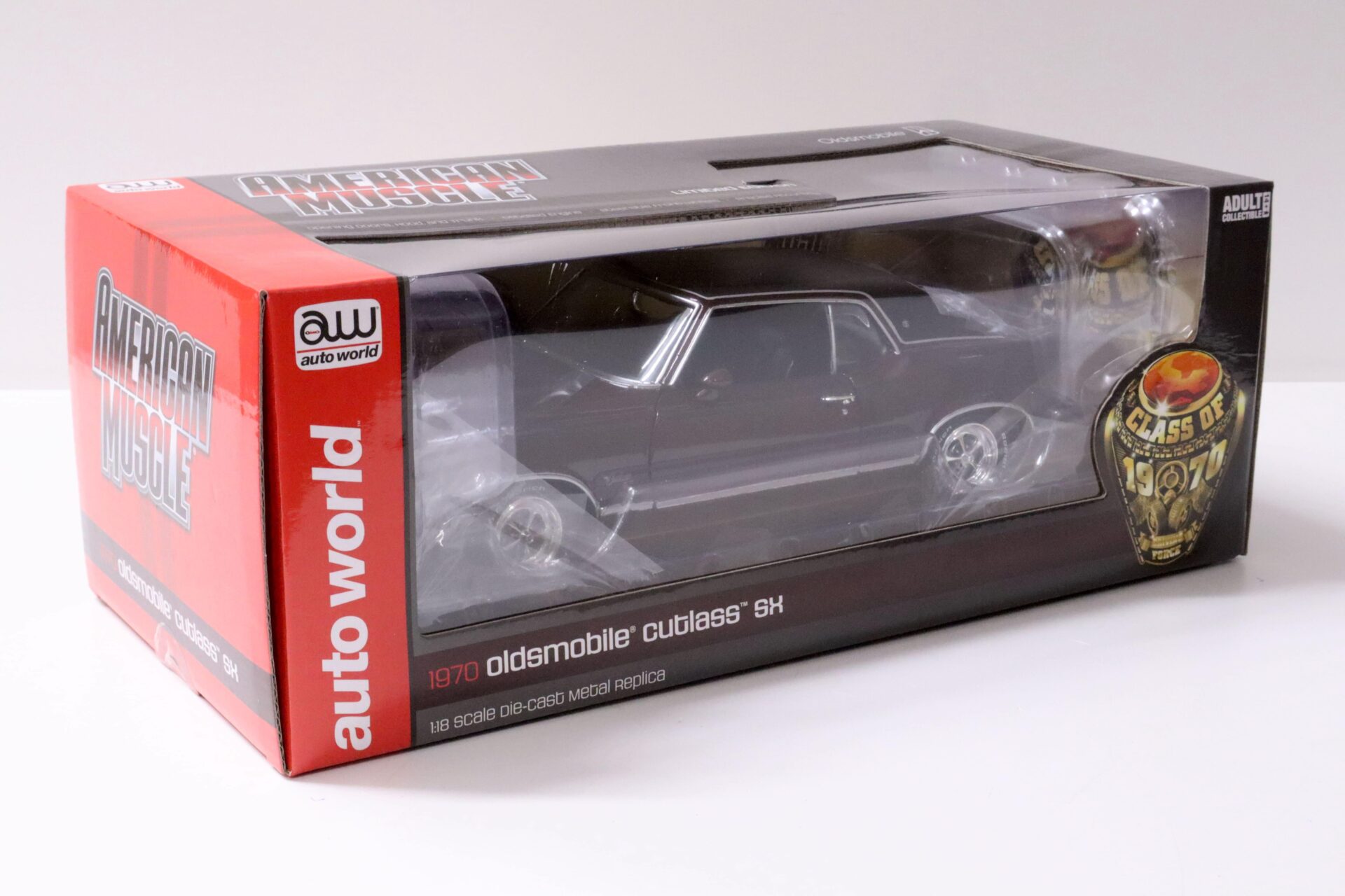 1:18 Auto World 1970 Oldsmobile Cutlass SX "Class of 1970" burgundy dark red