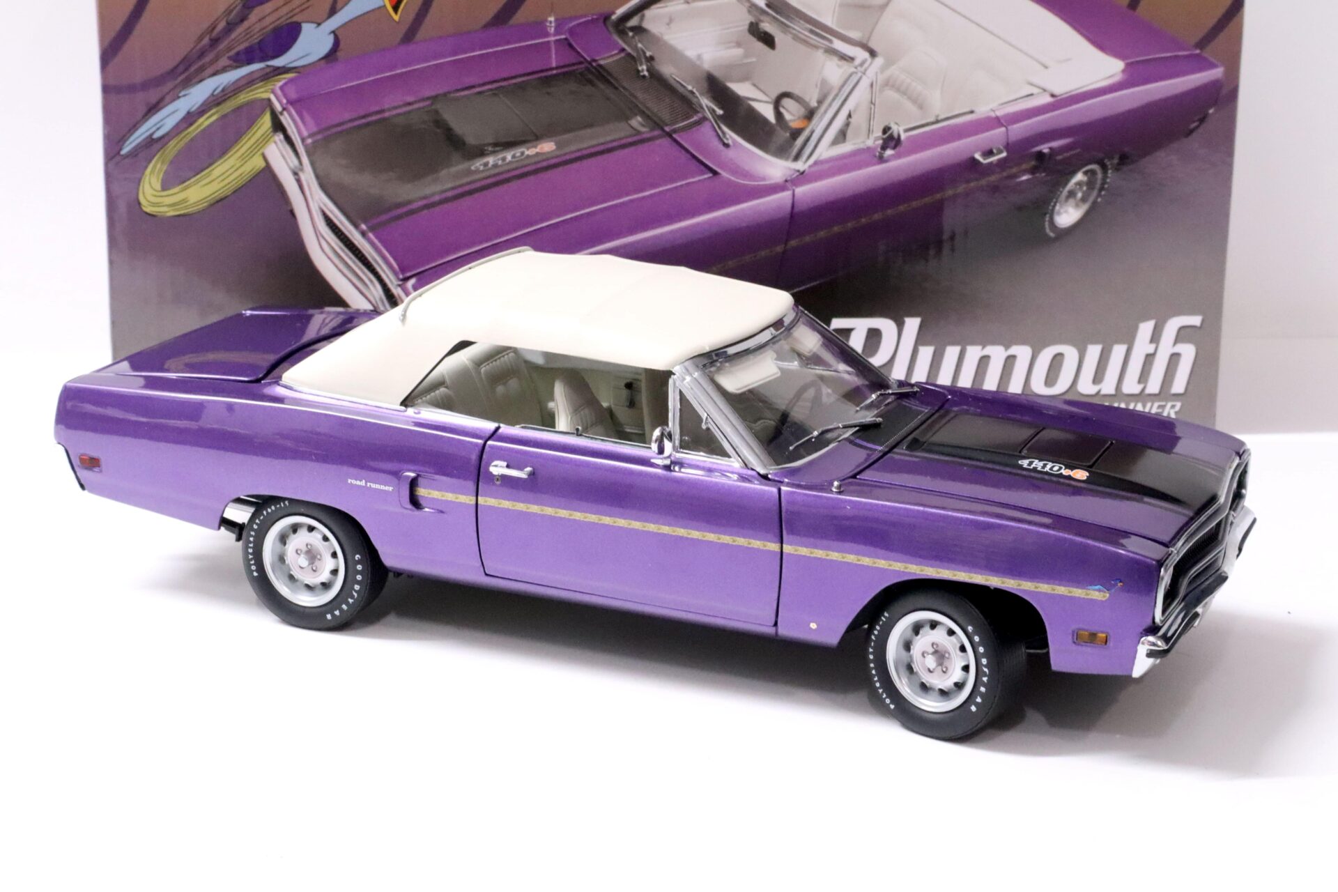 1:18 GMP 1970 Plymouth Road Runner Convertible 440.6 purple/ black stripe