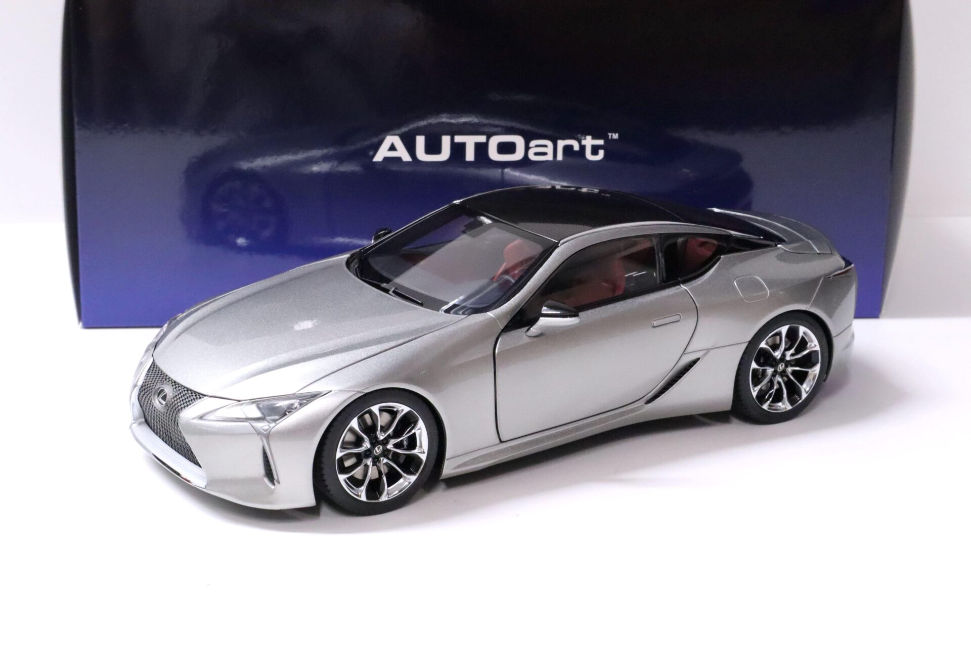 1:18 AUTOart Lexus LC500 Coupe Sonic Titanium/ dark rose interior
