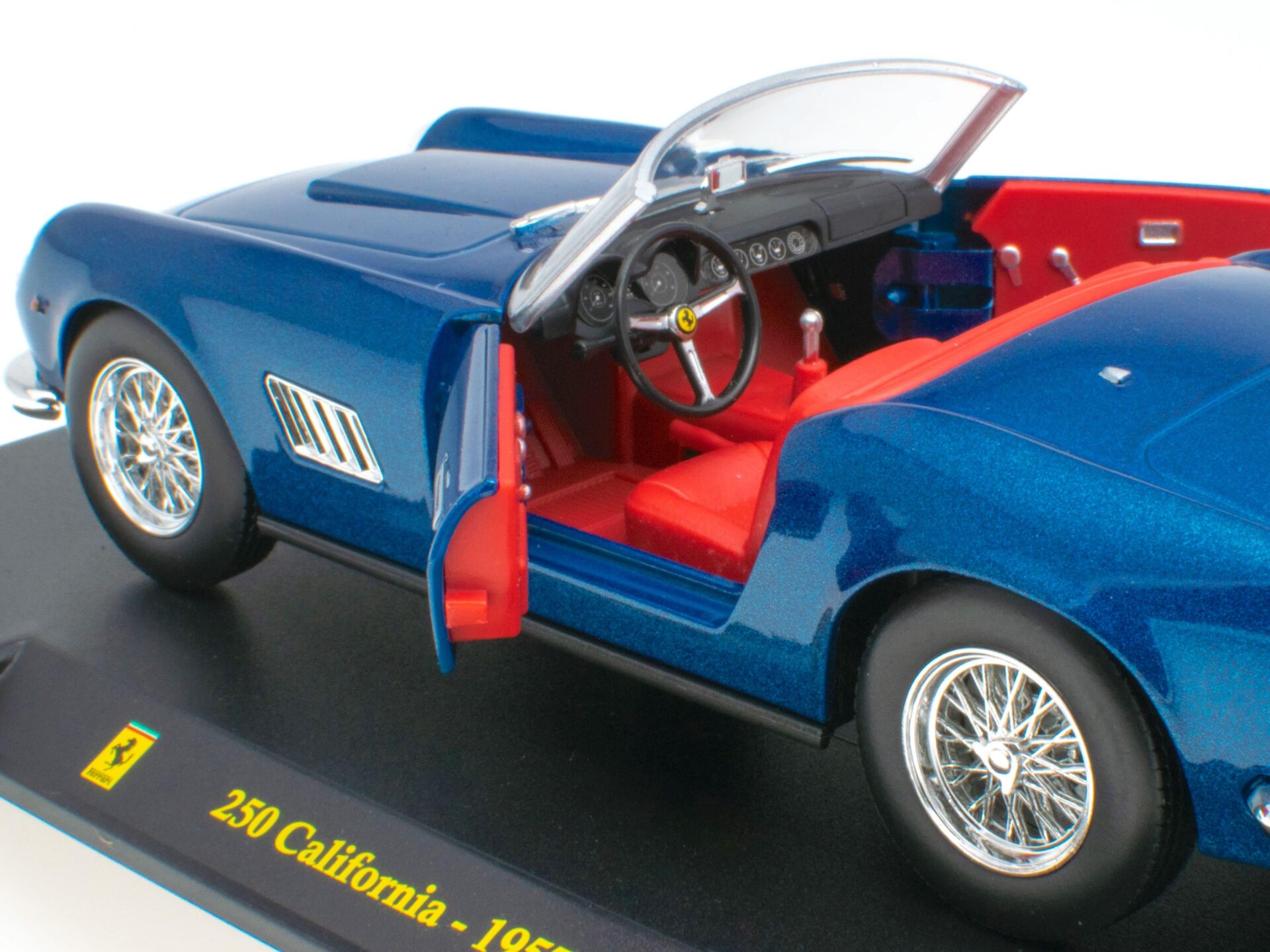 1:24 Hachette Bburago Ferrari Collection Ferrari 250 California blue 1957 with display