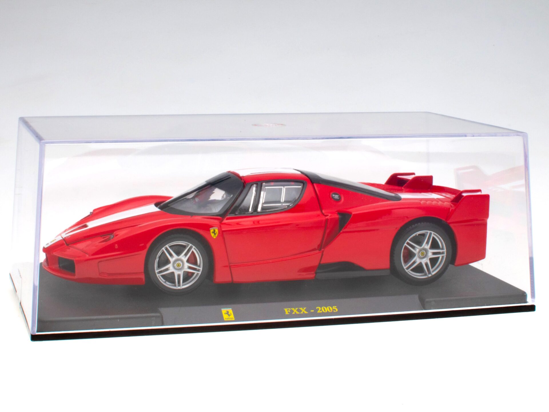 1:24 Hachette Bburago Ferrari Collection Ferrari FXX red/ white 2005 with display