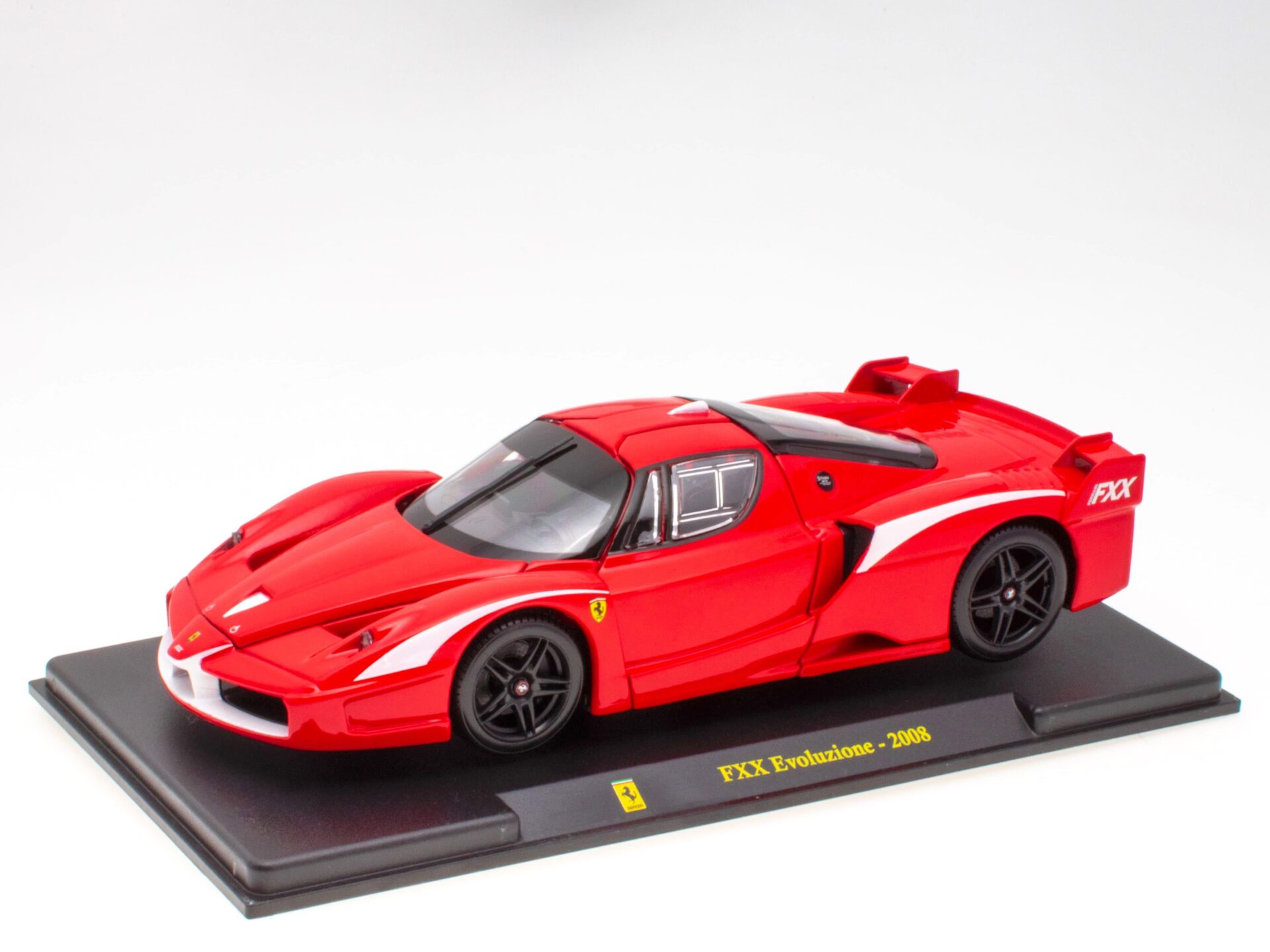 1:24 Hachette Bburago Ferrari Collection Ferrari FXX Evoluzione red 2008 with display