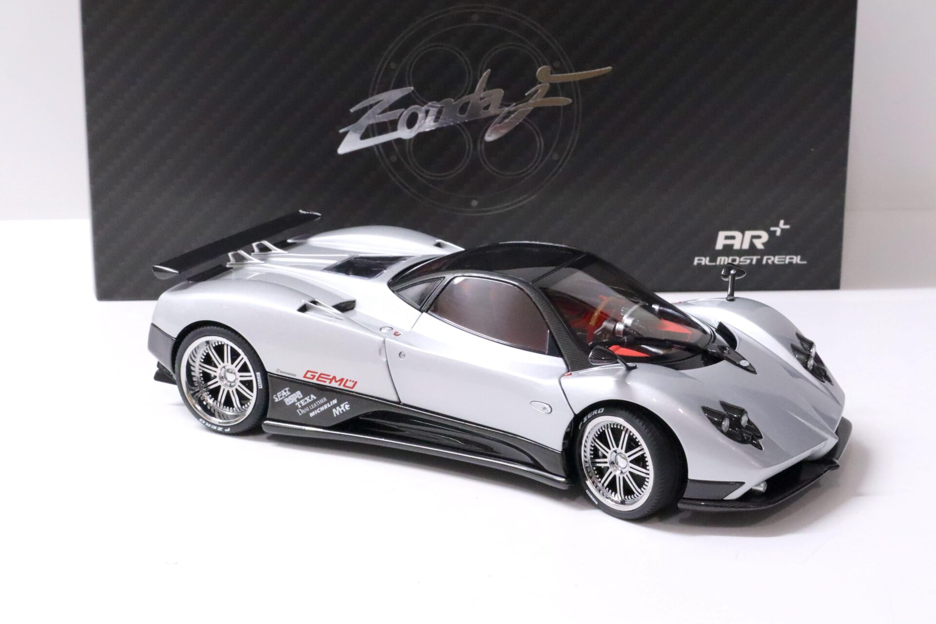 1:18 Almost Real Pagani Zonda F - 2005 Grigio Mercurio Die-Cast