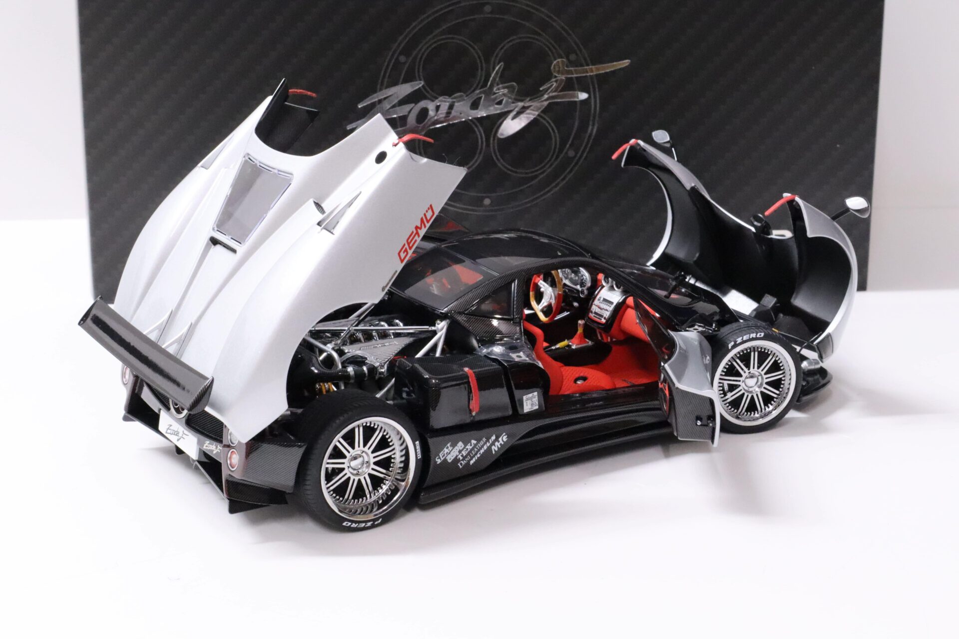 1:18 Almost Real Pagani Zonda F - 2005 Grigio Mercurio Die-Cast