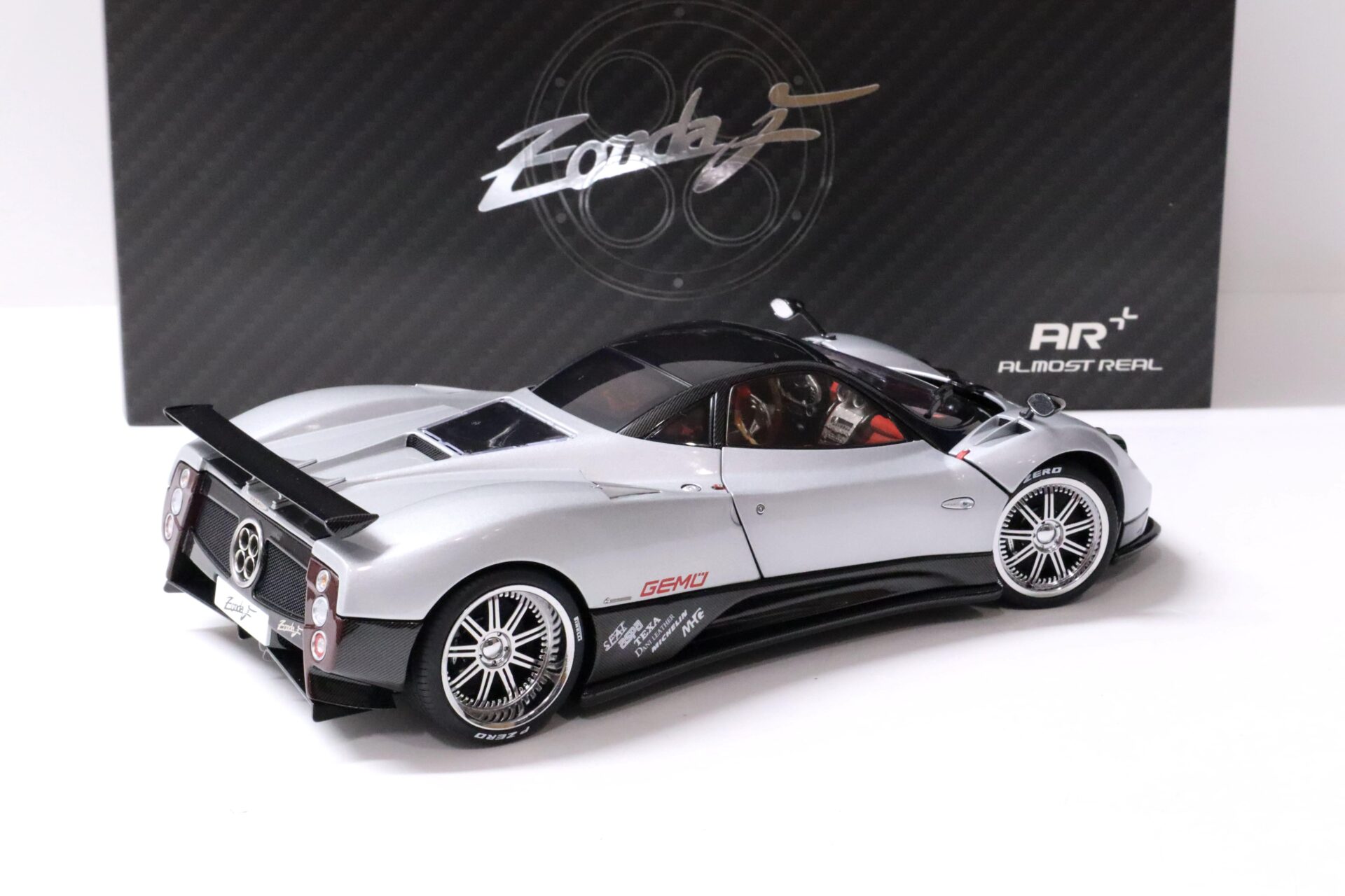 1:18 Almost Real Pagani Zonda F - 2005 Grigio Mercurio Die-Cast
