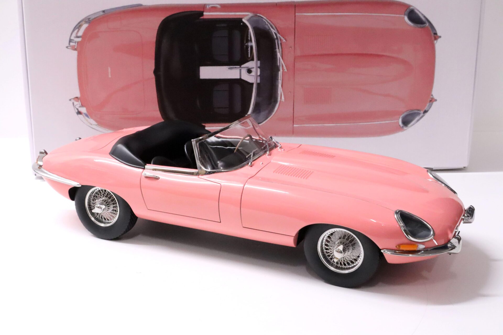 1:12 Norev Jaguar E-Type Cabriolet 1962 pink - Limited Edition 300 pcs.