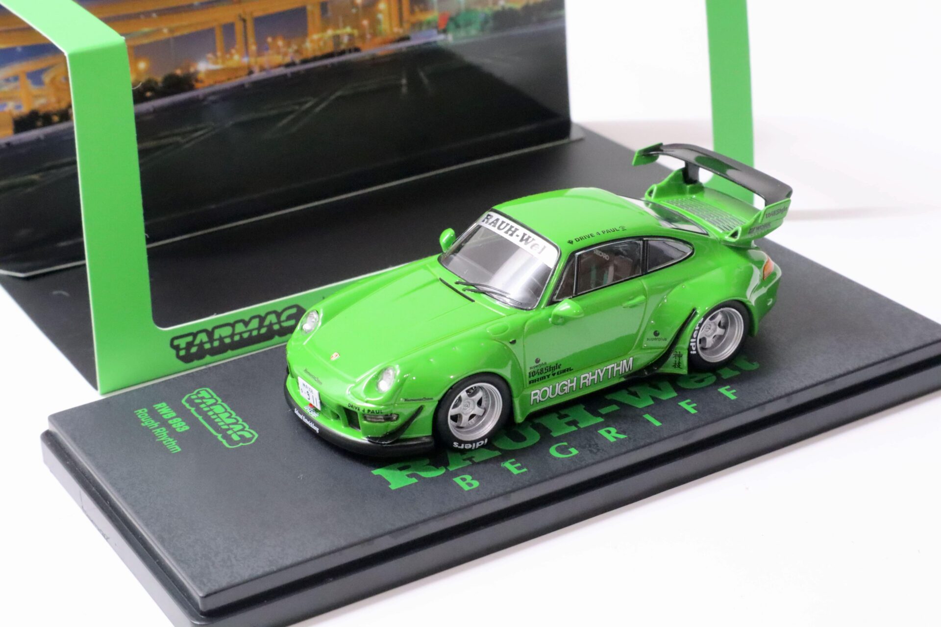 1:43 Tarmac Porsche 911 993 RWB RAUH-WELT Rough Rhythm bright green HOBBY43