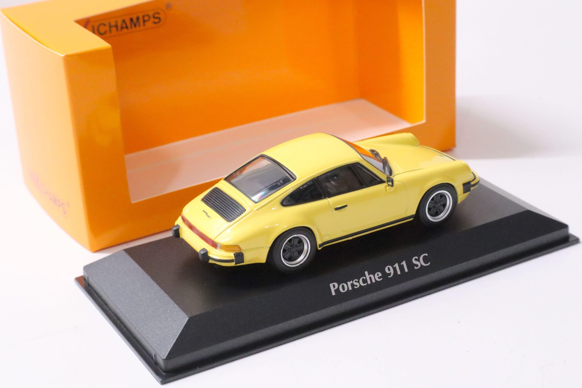1:43 Minichamps Porsche 911 SC Coupe 1979 yellow