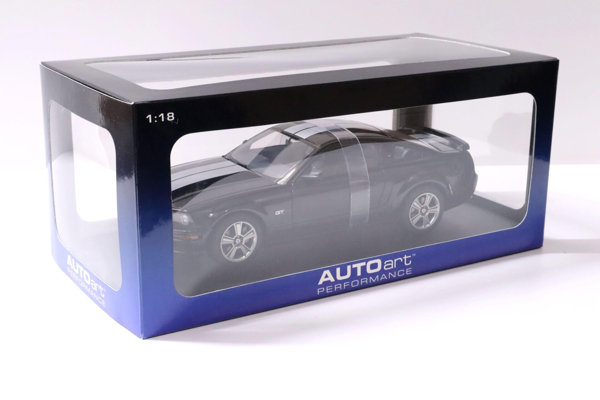 1:18 AUTOart 2005 Ford Mustang GT Production Version black/ silver stripes