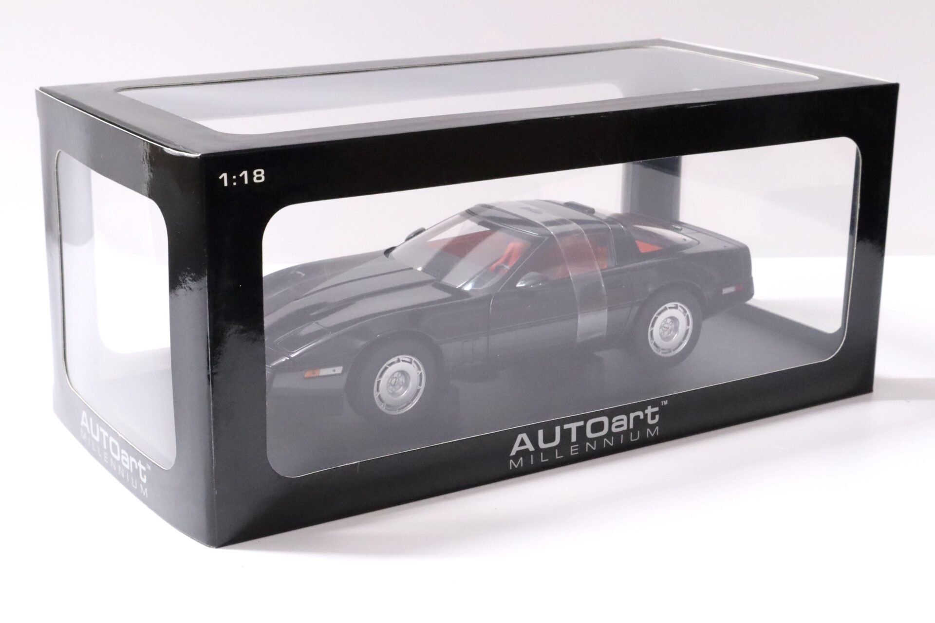 1:18 AUTOart Chevrolet Corvette C4 black metallic/ red 1986
