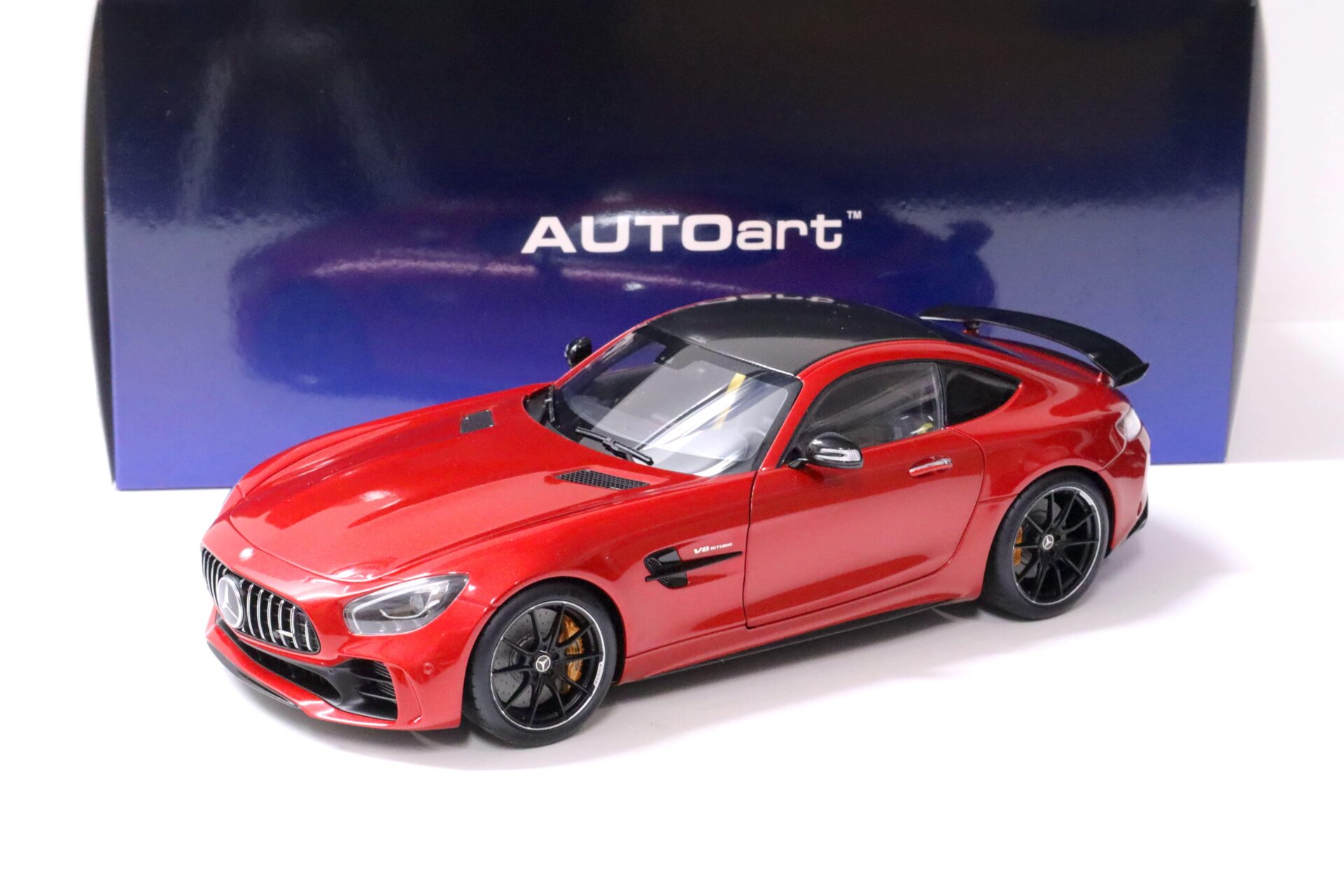 ID 63568 orig.jpg 1:18 AUTOart Mercedes AMG GT R Designo Cardinal red metallic 76331