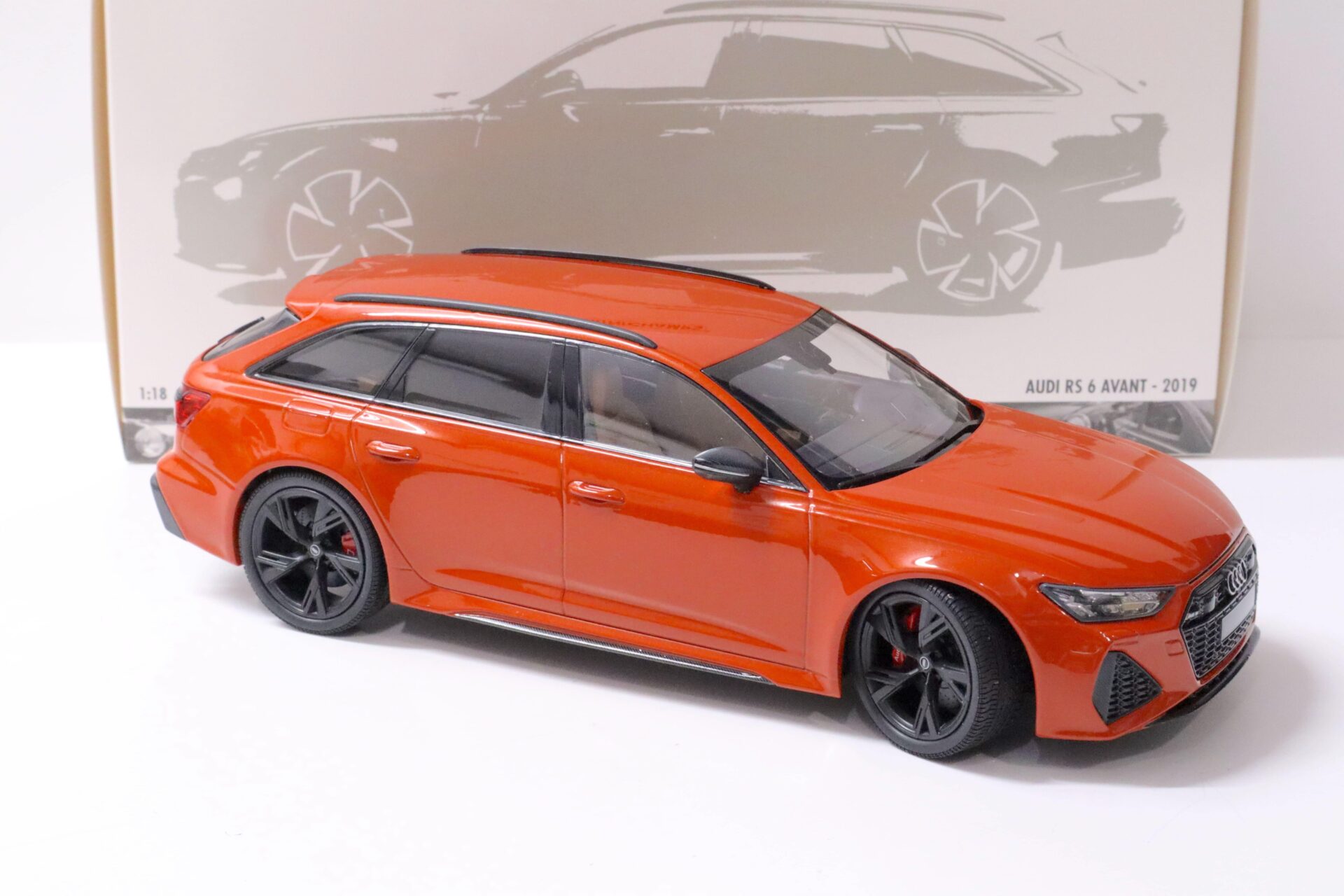 1:18 Minichamps Audi RS6 Avant (C8) 2019 orange metallic